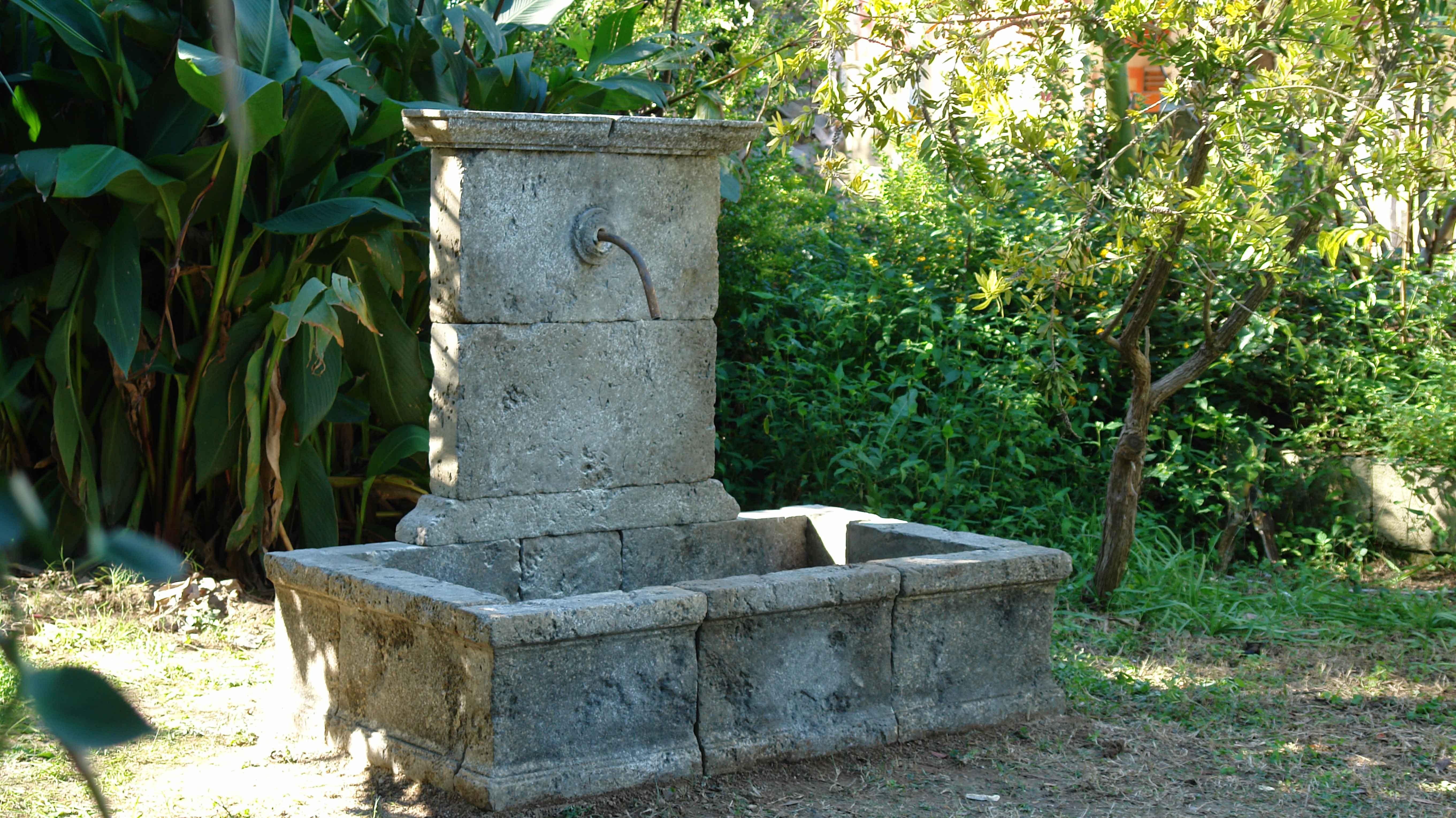 French Countryside Style Fountain Hand-Carved in Pure Limestone from France For Sale 11