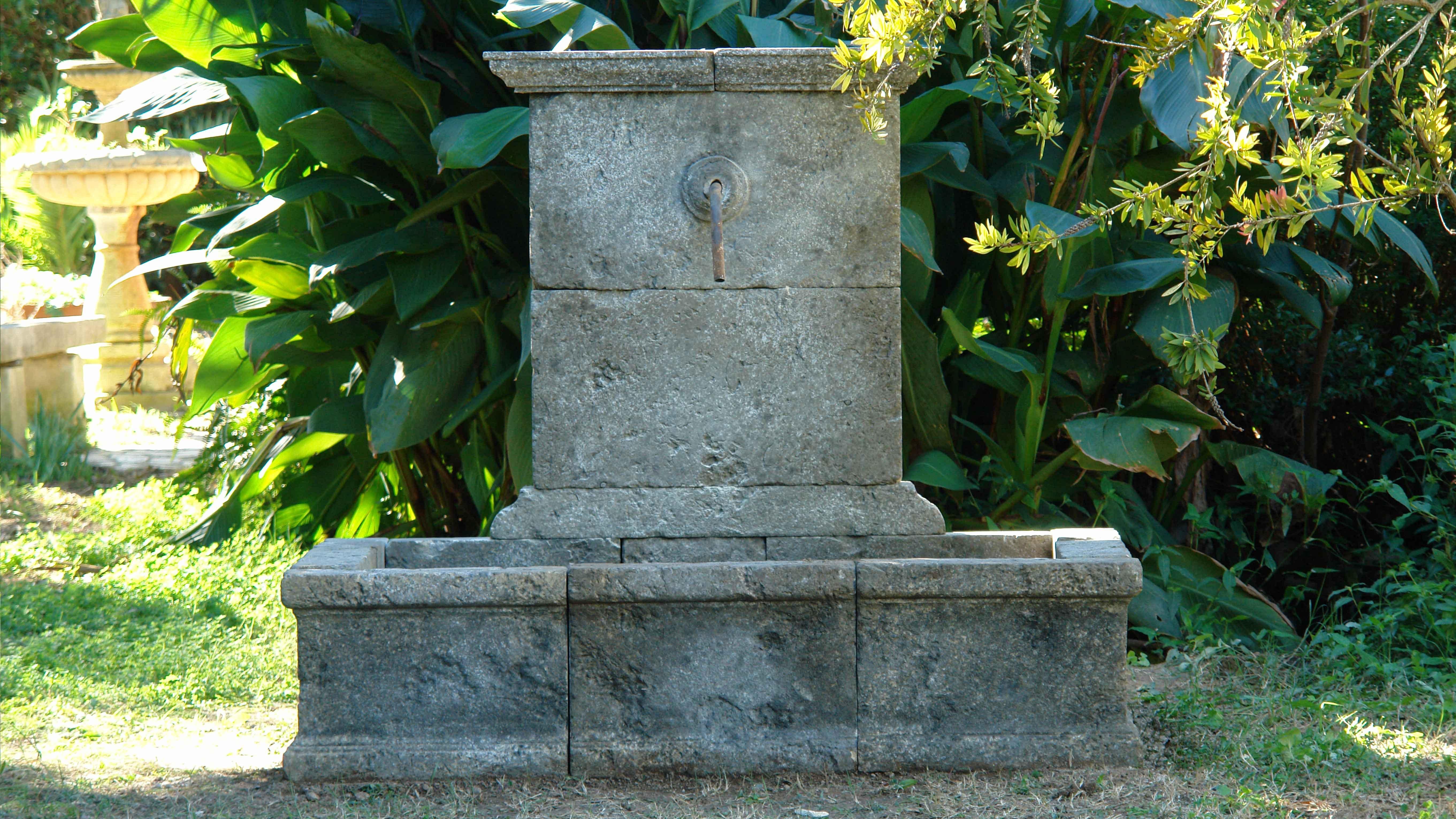 20th Century French Countryside Style Fountain Hand-Carved in Pure Limestone from France For Sale