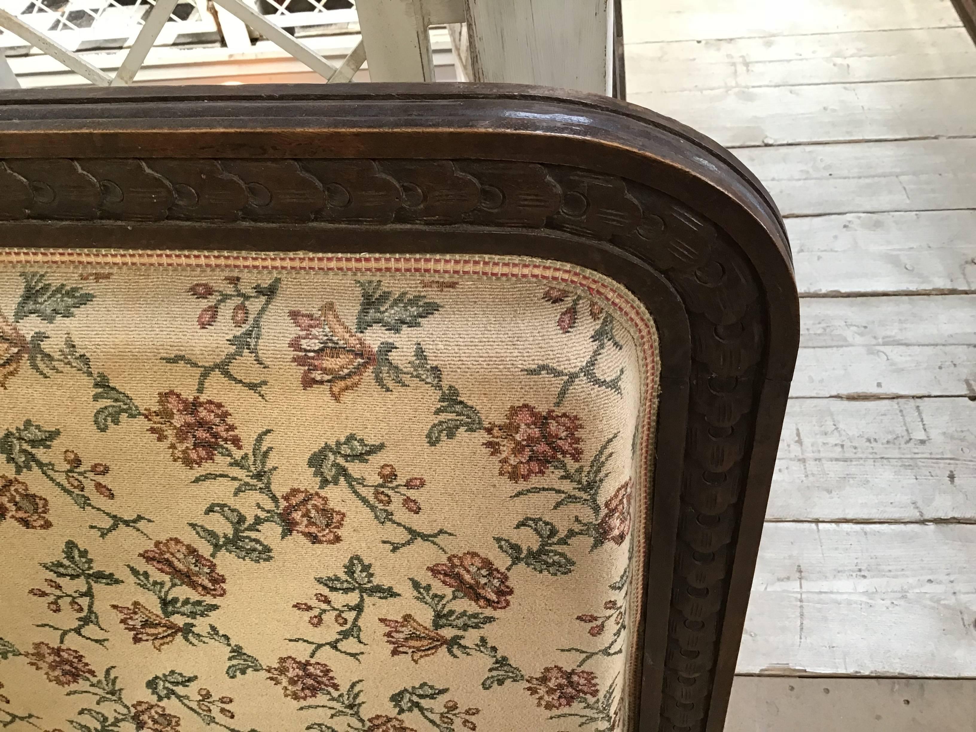 French Couple of Corner Sofas with Walnut Wood Frame and Medal from 1890s For Sale 6