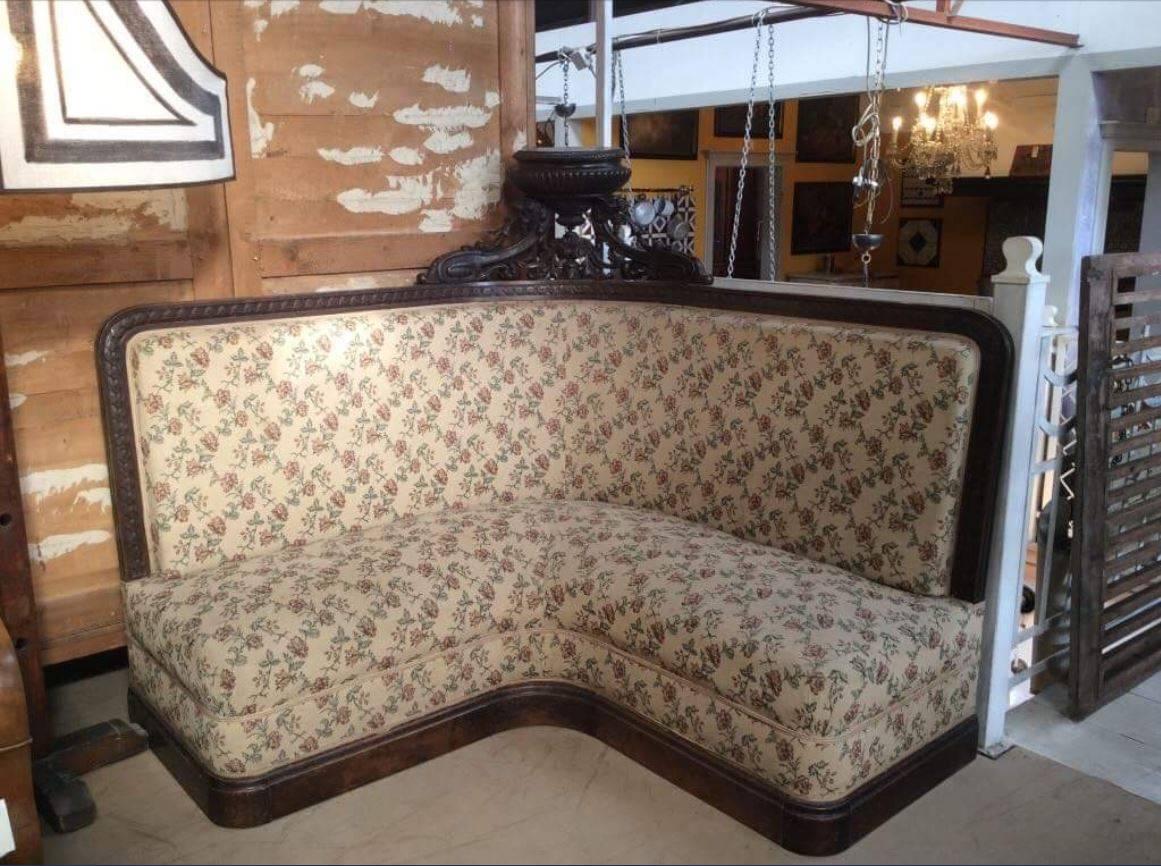 French Couple of Corner Sofas with Walnut Wood Frame and Medal from 1890s In Good Condition For Sale In Florence, IT