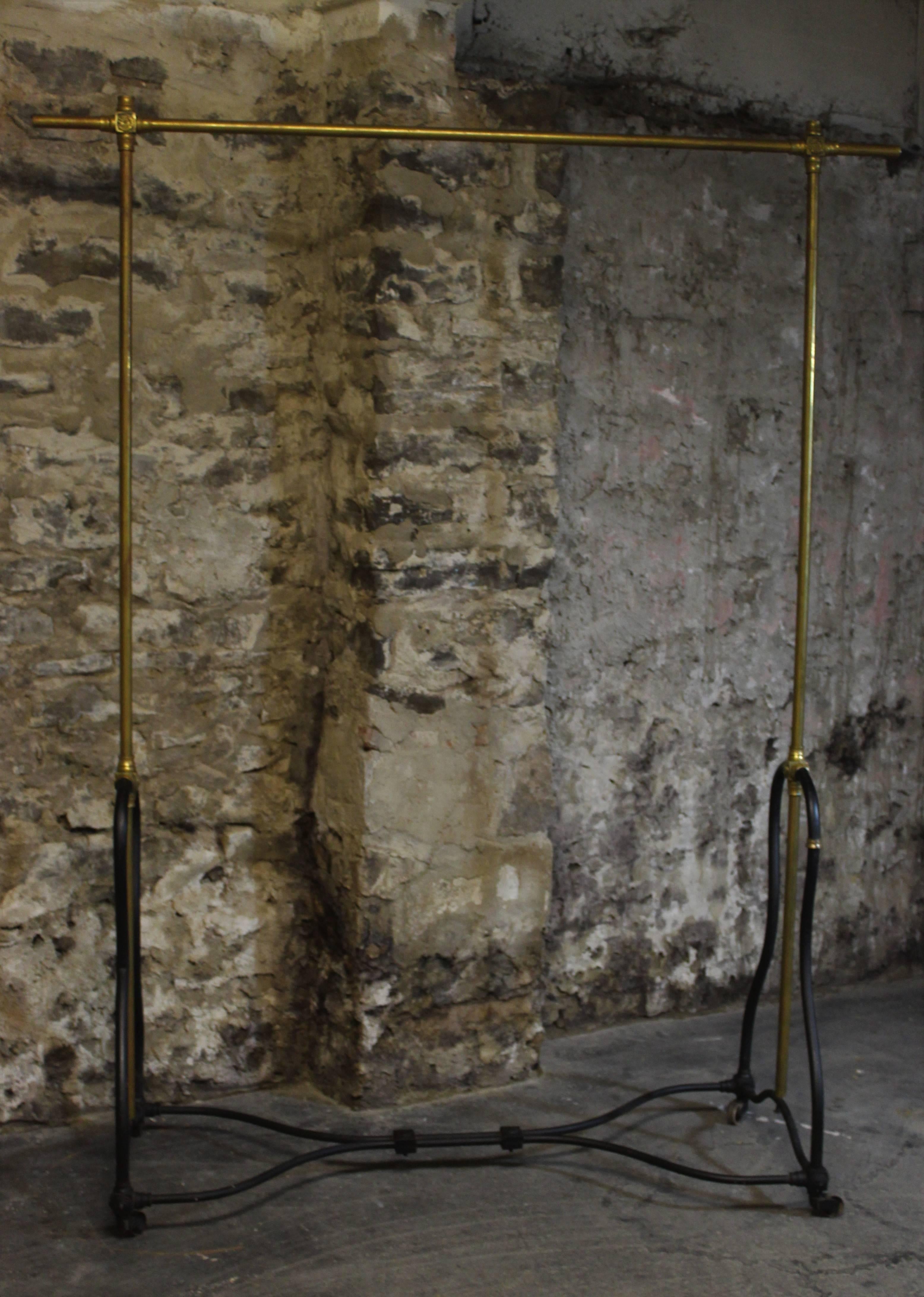 XIX secolo Scaffale per abbigliamento/cappotti French Couture
