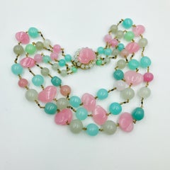 Collar de 3 filas de cuentas Gripoix rosa y verde de alta costura francesa