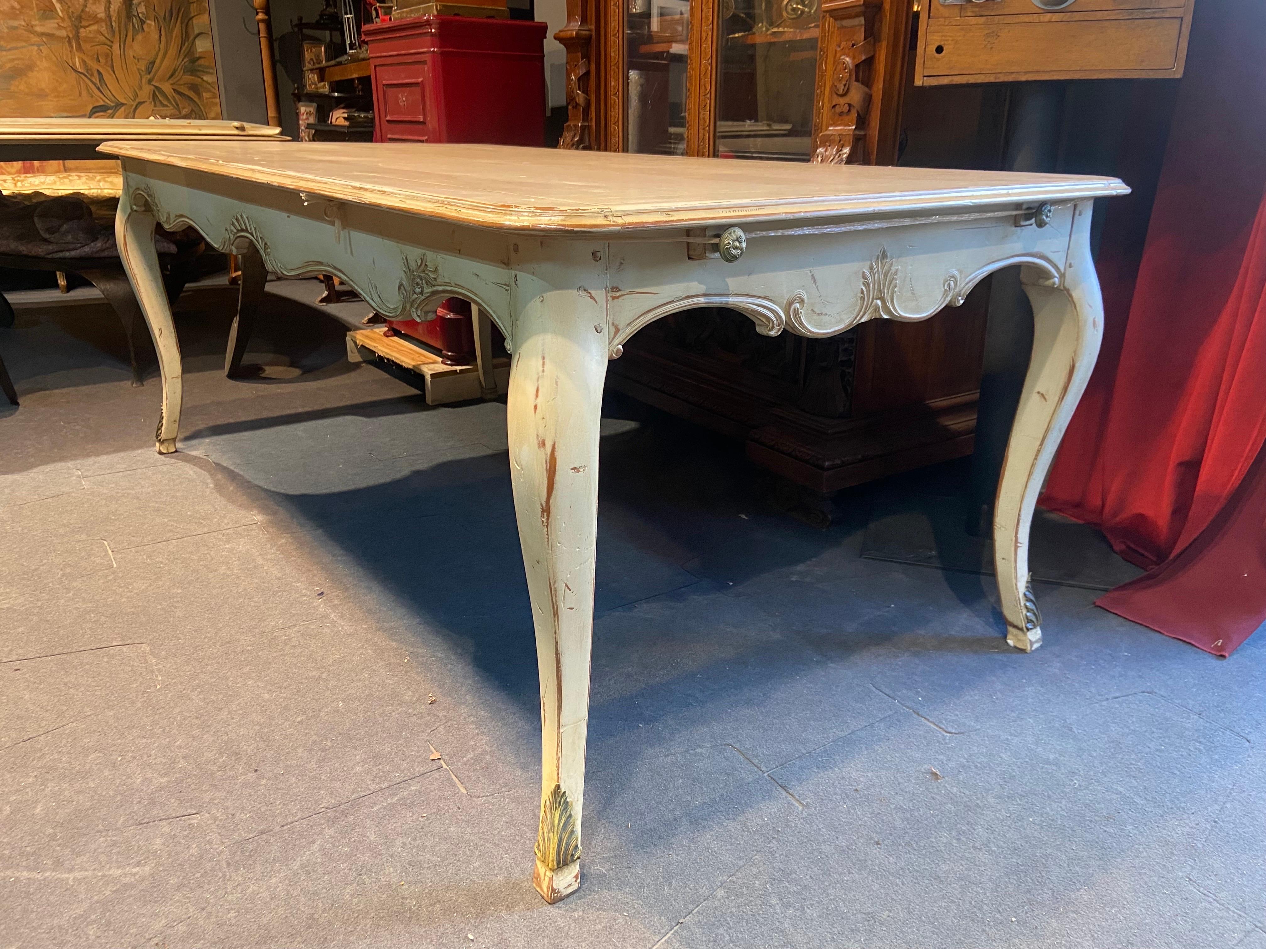 Large dining table made of cream lacquered hand carved wood.
The piece was made in 2019 by Maison Moissonnier - a famous French furniture makers since 1885. it has a bowed legs, sculpted crosspieces, top with 