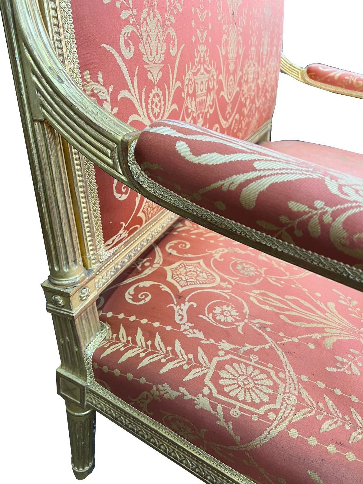 Français Canapé de style Louis XVI peint en crème, vers 1900 en vente