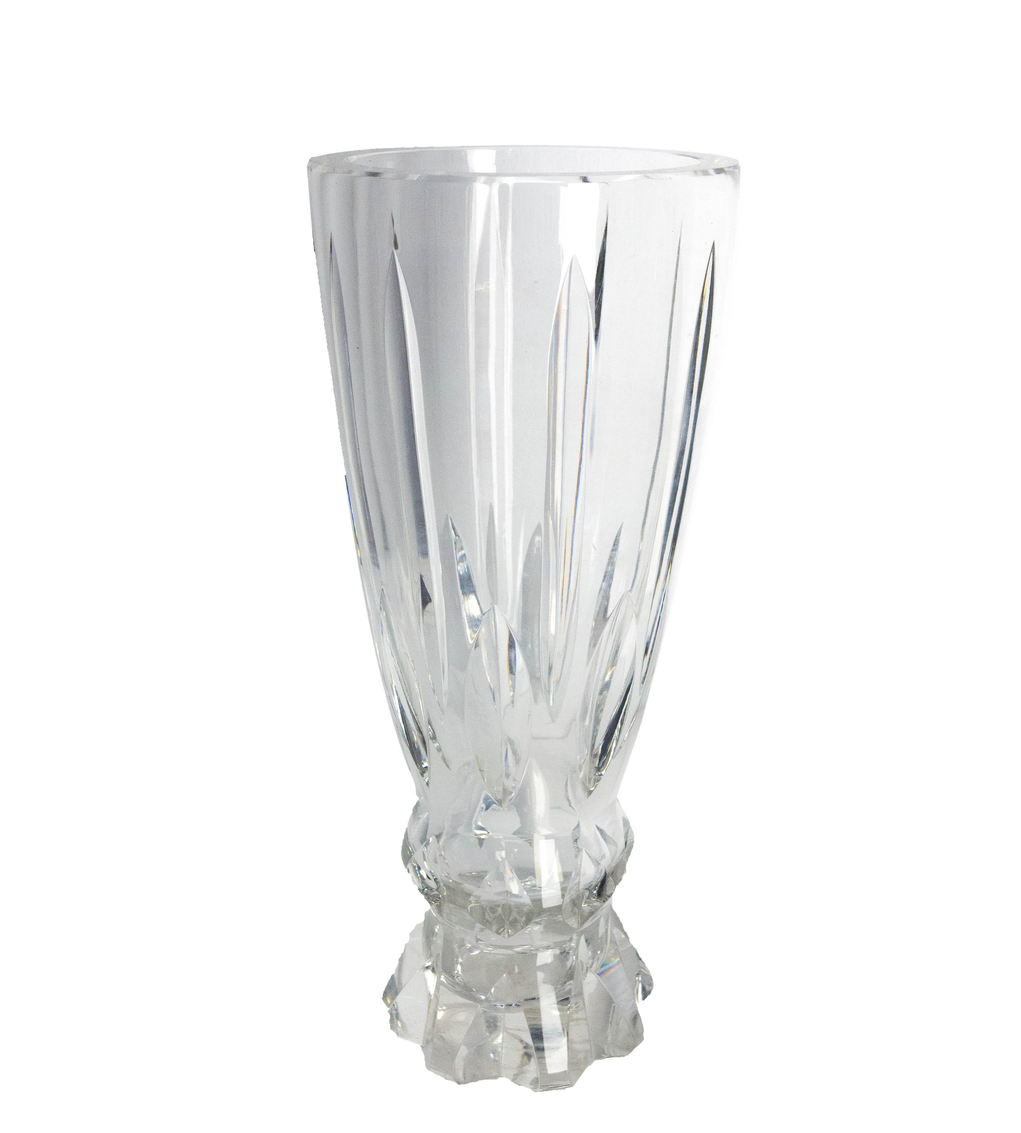 Vaso di cristallo francese della Cristallerie de Sèvres
Le manifatture di Sèvres sono famose per la loro terracotta e il cristallo. Esistono dal XVIII secolo.
 
Buone condizioni con segni di utilizzo.

Spedizione:
13 / 13 / H 36 cm 1,1 kg