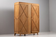 Armoire française Croisillon en Oak Nature, années 1950