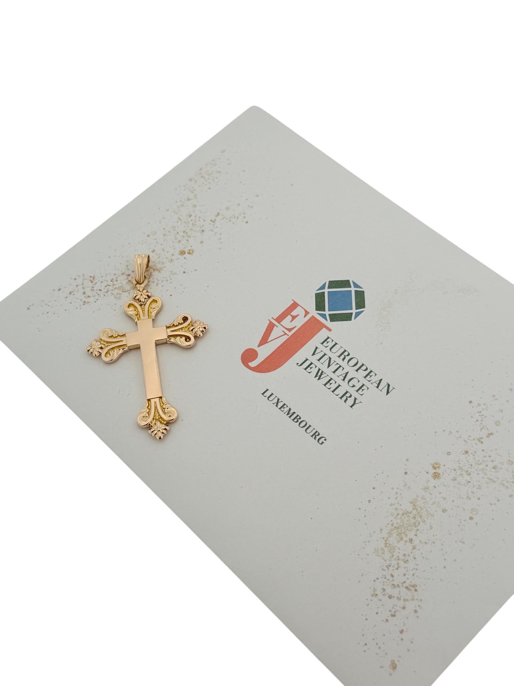 French Cross 18 karat Rose Gold Fleur de Lys Design For Sale 2