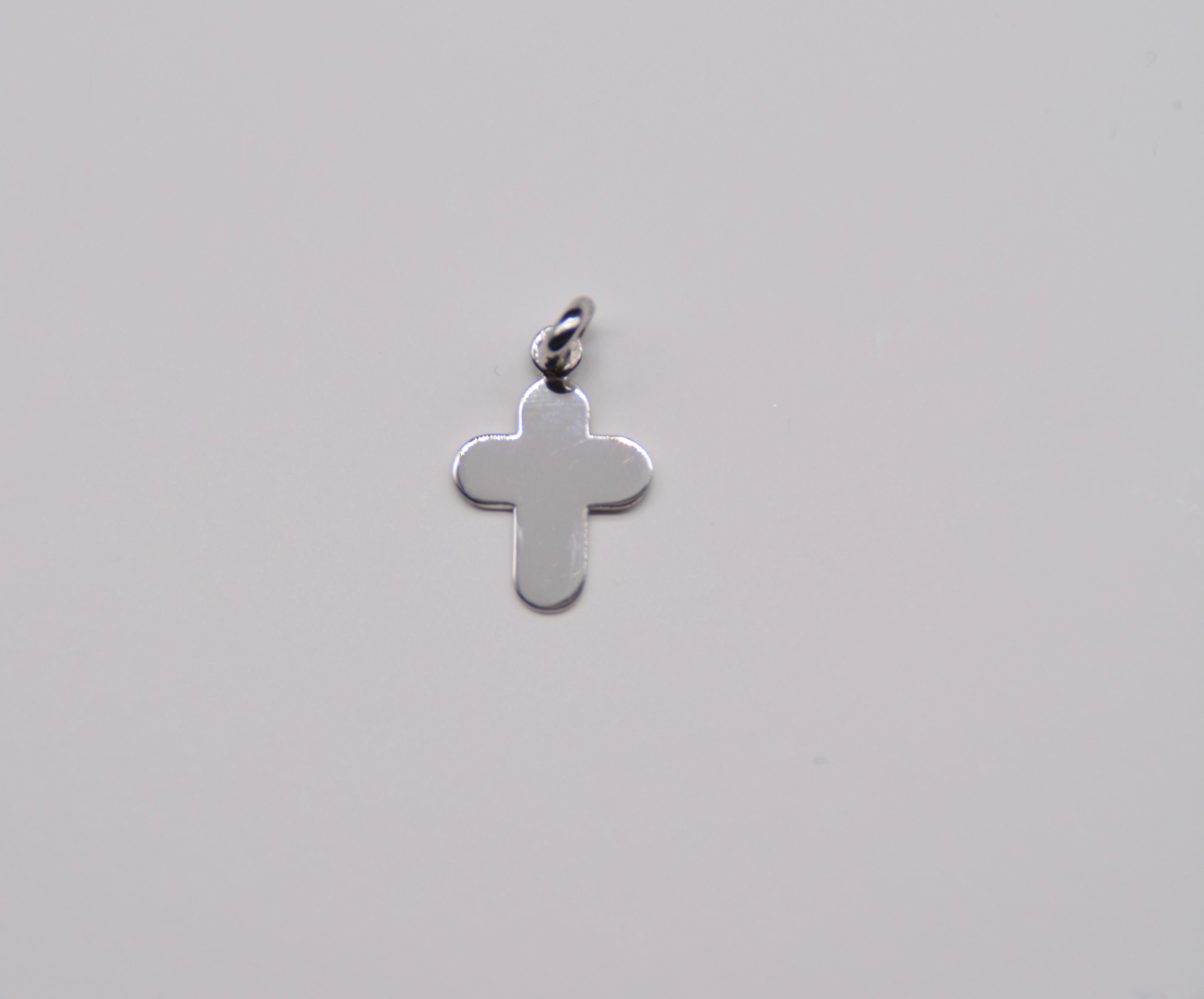 French Cross Pendant Small Model Round in White Gold

A cross-shaped pendant with rounded edges in white gold, measuring 13mm high without the ring and 11mm wide. This pendant is particularly suitable as a gift for christenings and communions due to