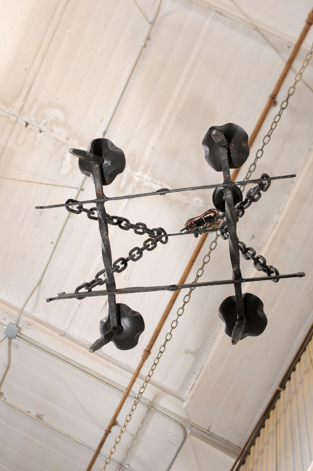 French Crossed-Bar Four-Light Iron Chandelier from the Mid-20th Century For Sale 6