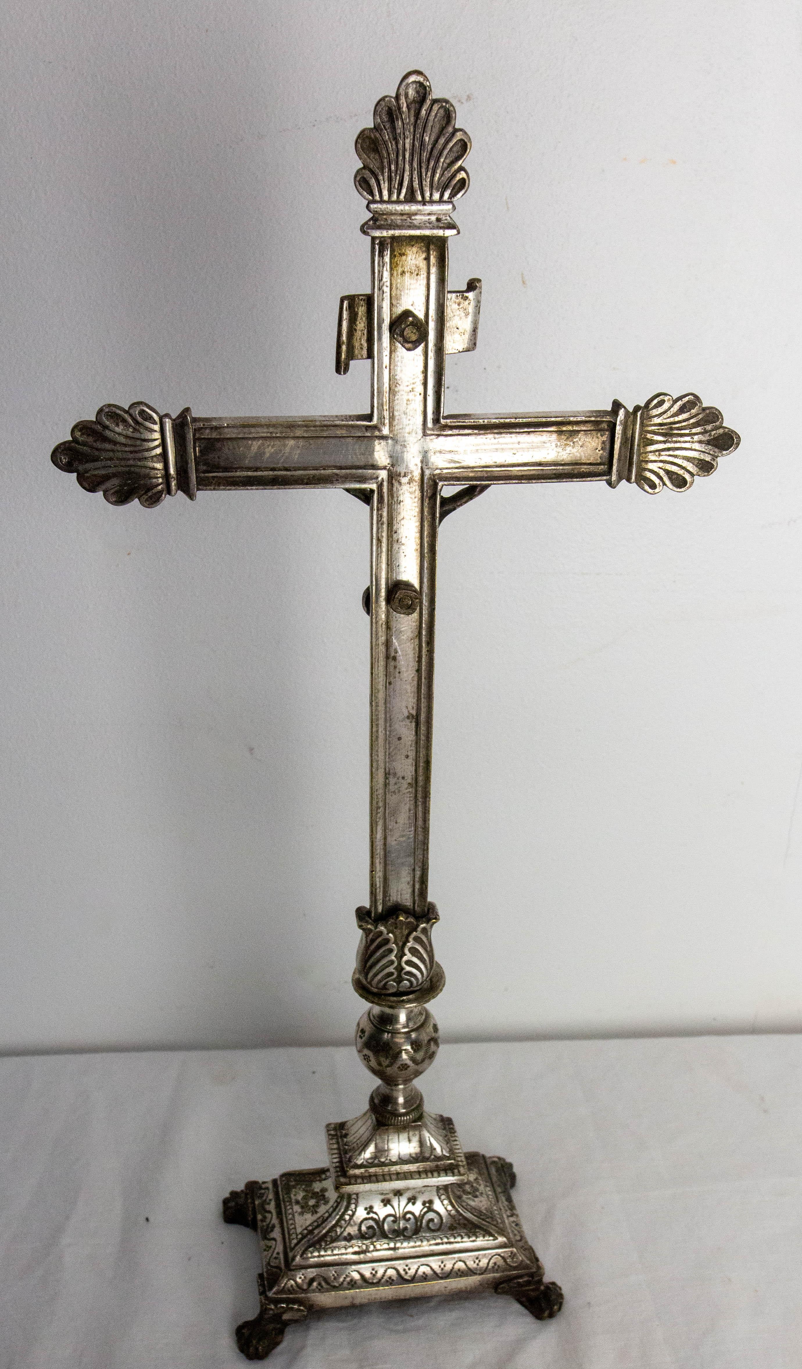 Crucifijo francés sobre pedestal, finales del siglo XIX Napoleón III en venta