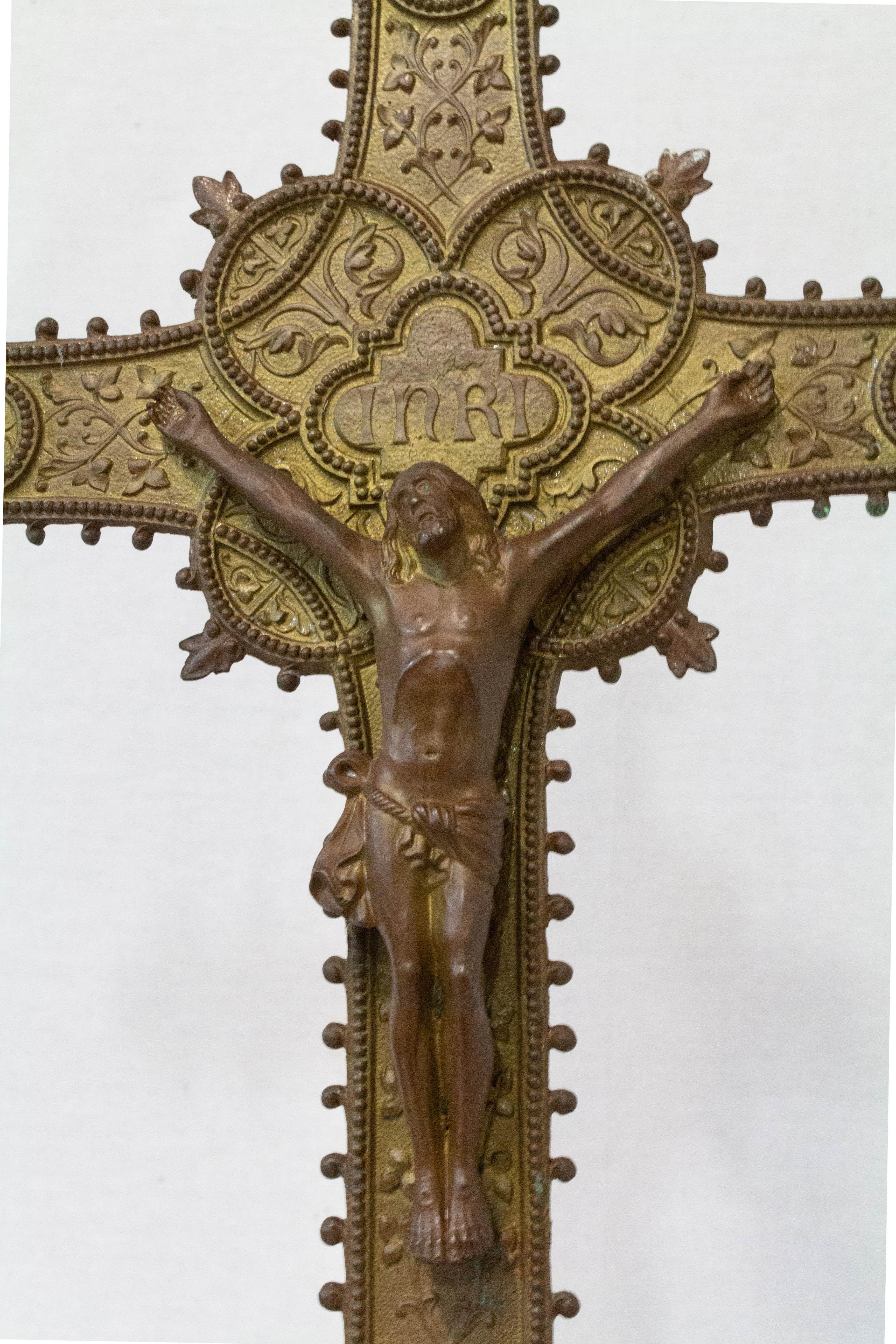 French Crucifix on Pedestal, Late 19th Century In Good Condition In Labrit, Landes