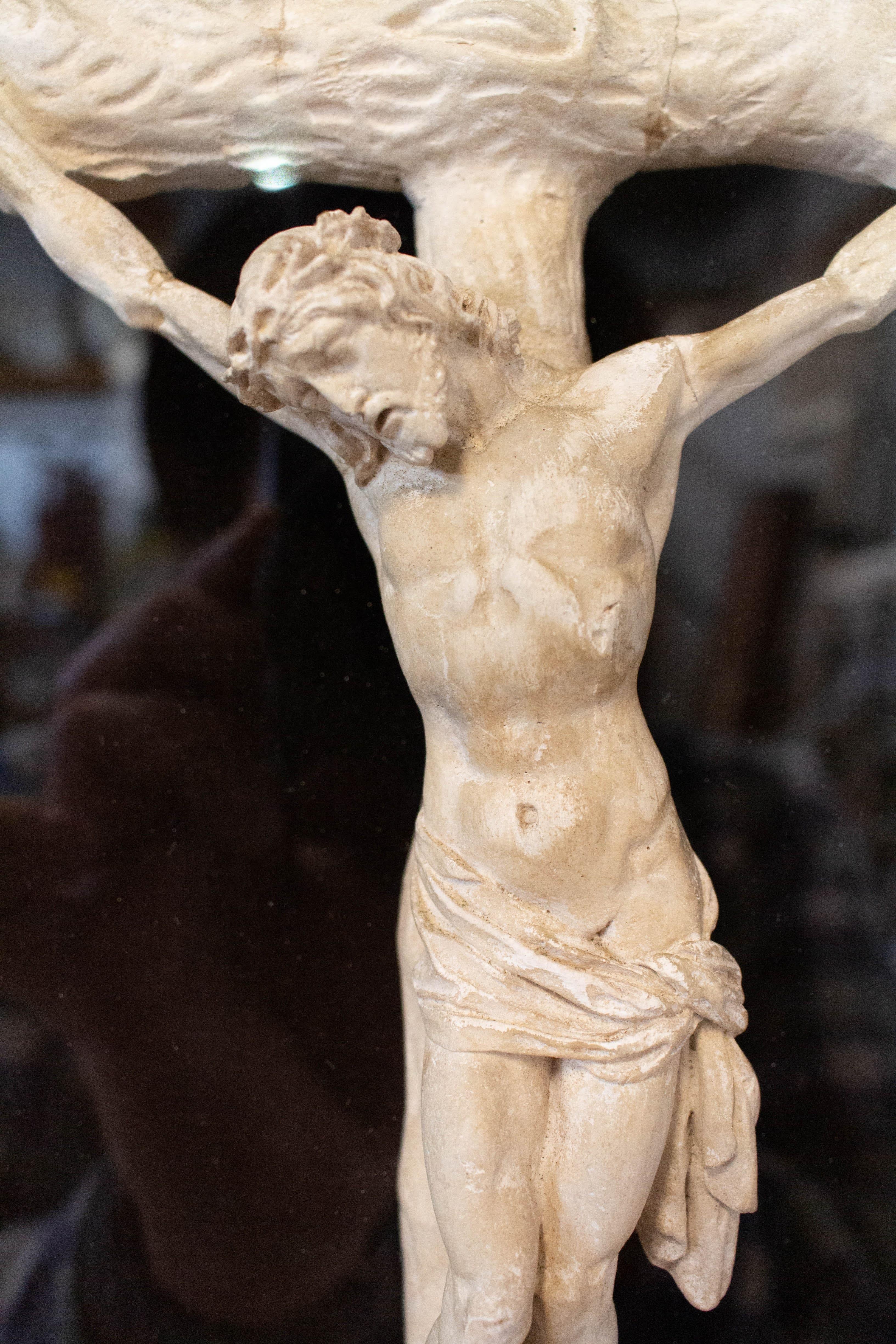 French Crucifix Vitrine and Oval Frame, Late 19th Century In Good Condition For Sale In Labrit, Landes
