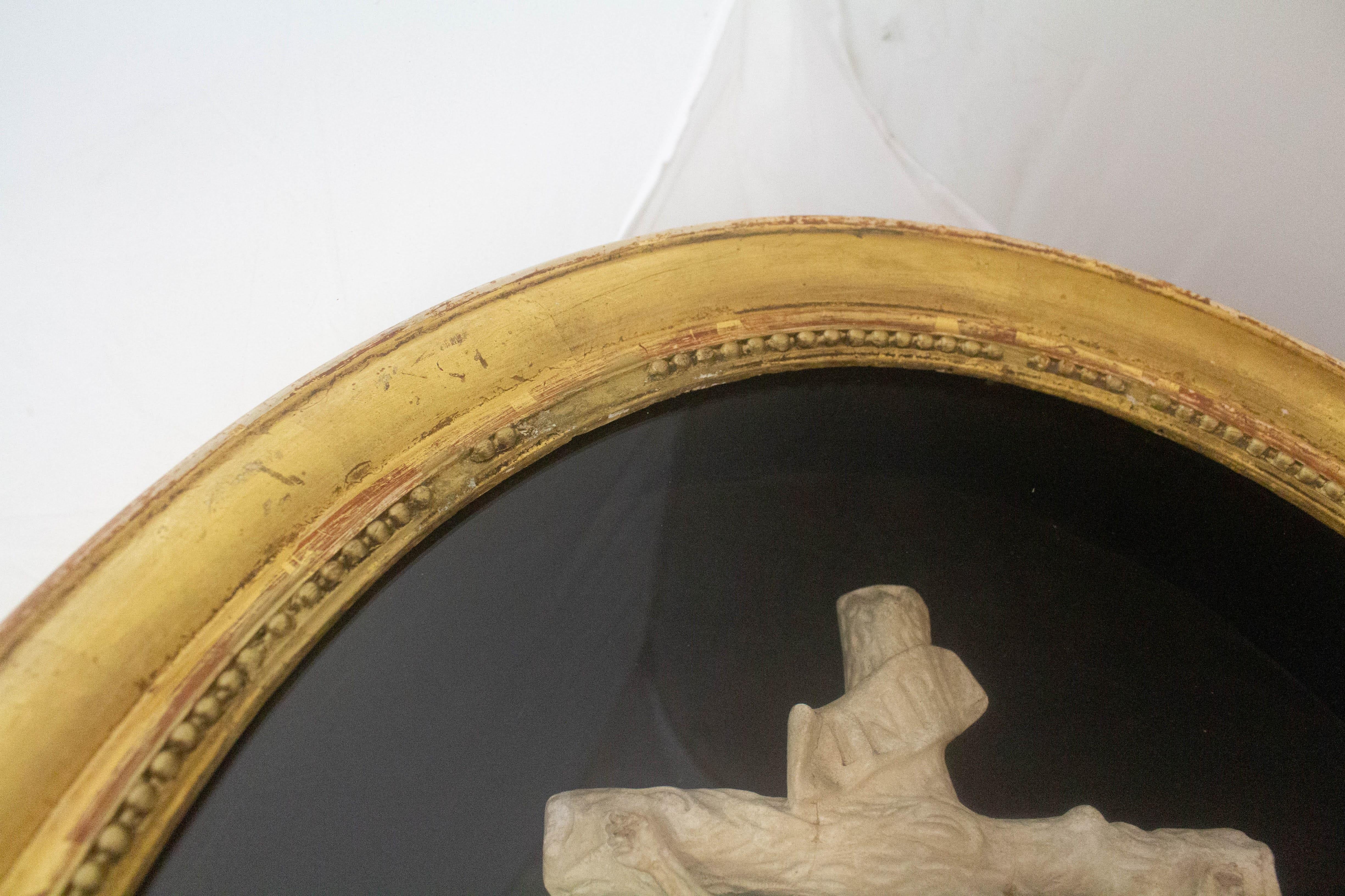 Verre Vitrine Crucifix française et cadre ovale, fin du 19ème siècle en vente