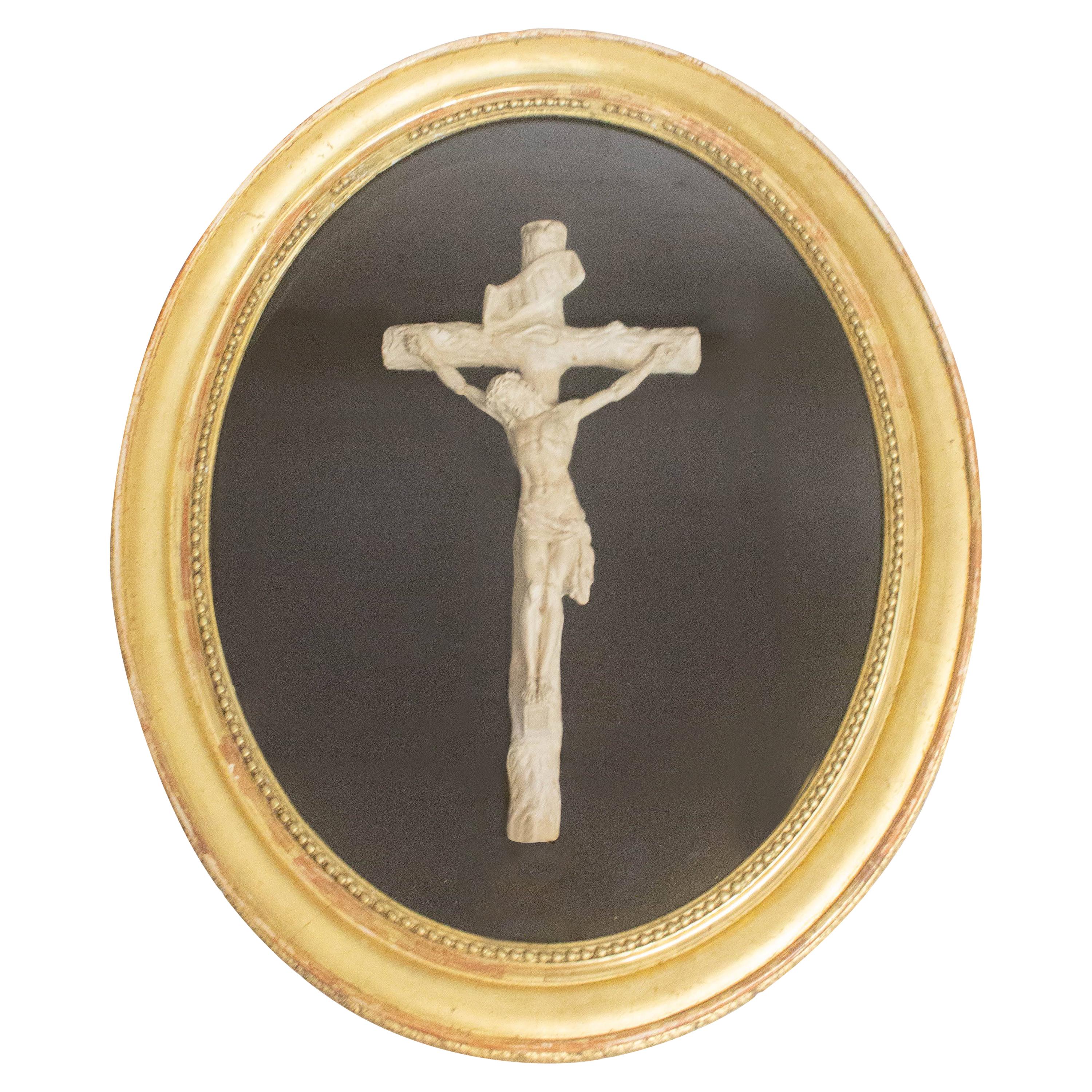 Vitrine Crucifix française et cadre ovale, fin du 19ème siècle