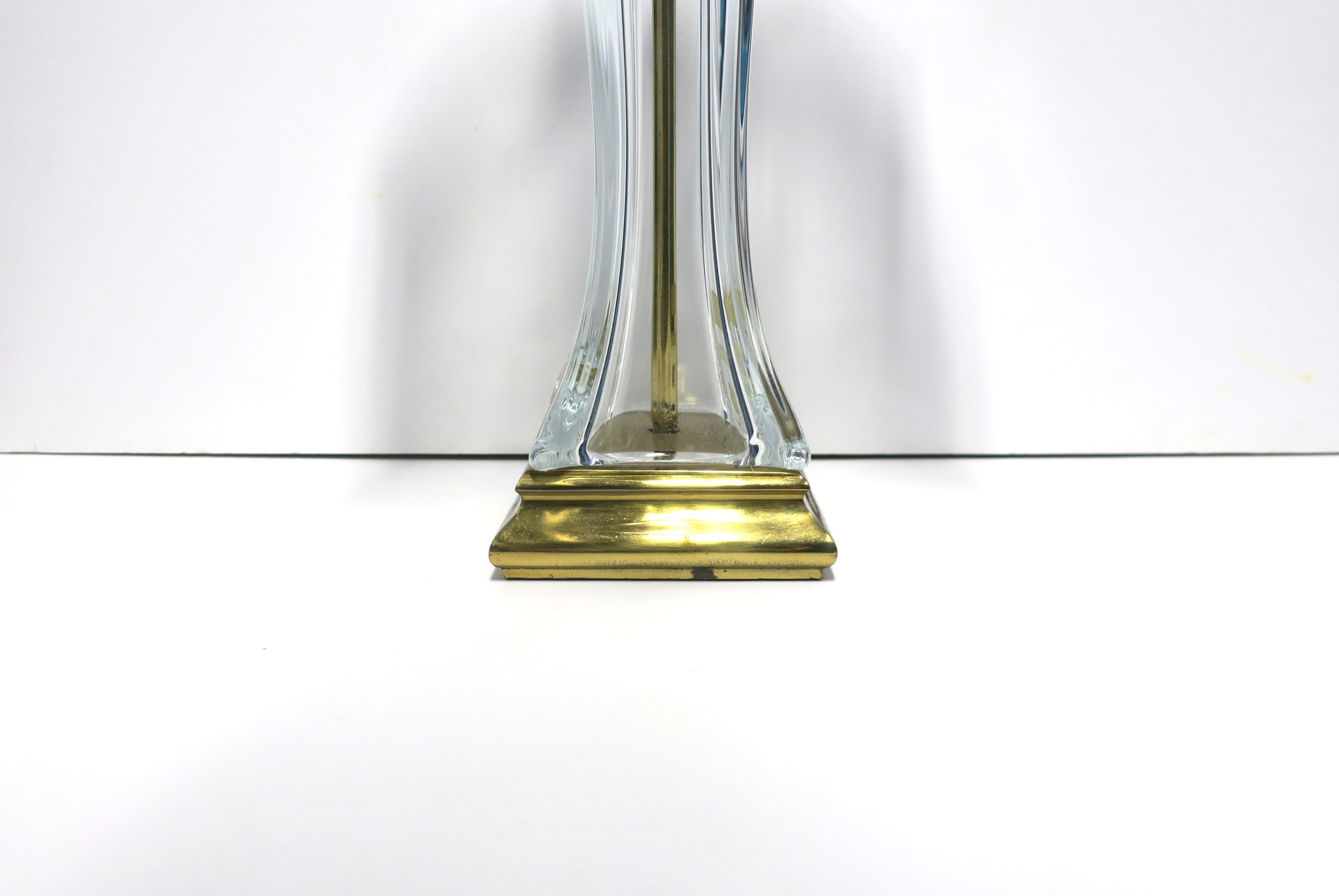 Lampe de bureau ou de table française en cristal et laiton en vente 2