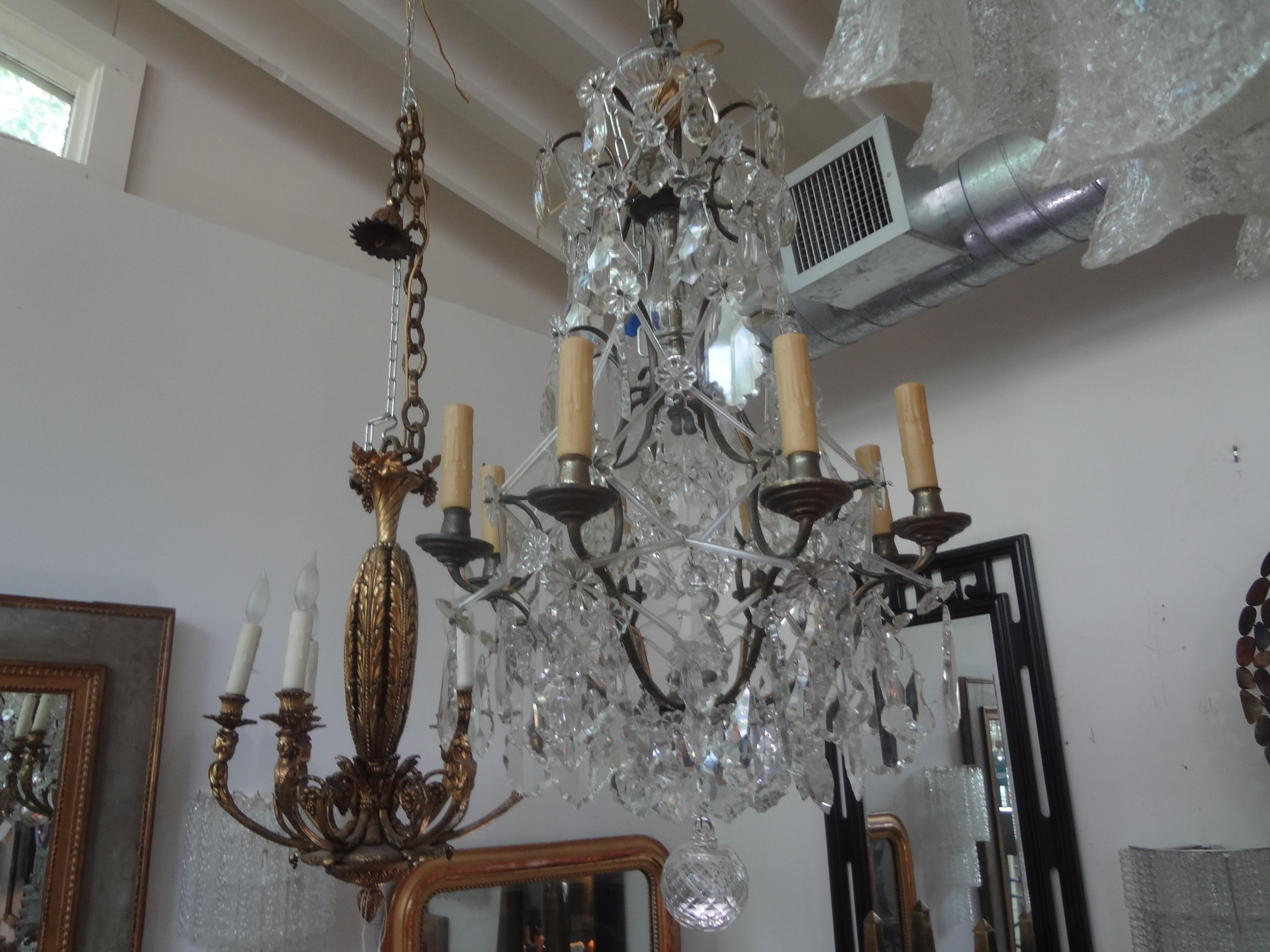 French Crystal and Bronze Chandelier Attributed to Maison Baguès For Sale 6