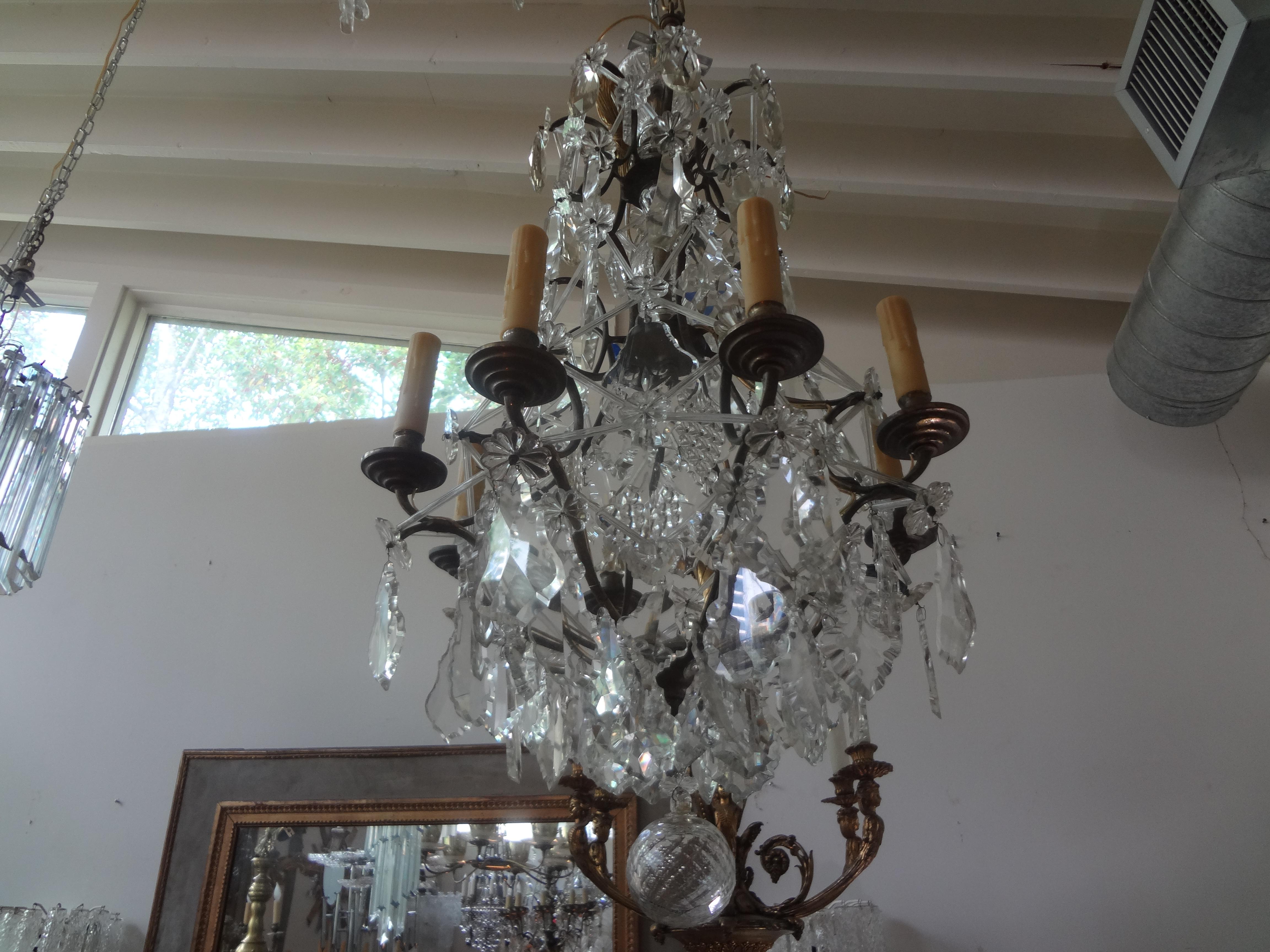 French Crystal and Bronze Chandelier Attributed to Maison Baguès For Sale 8