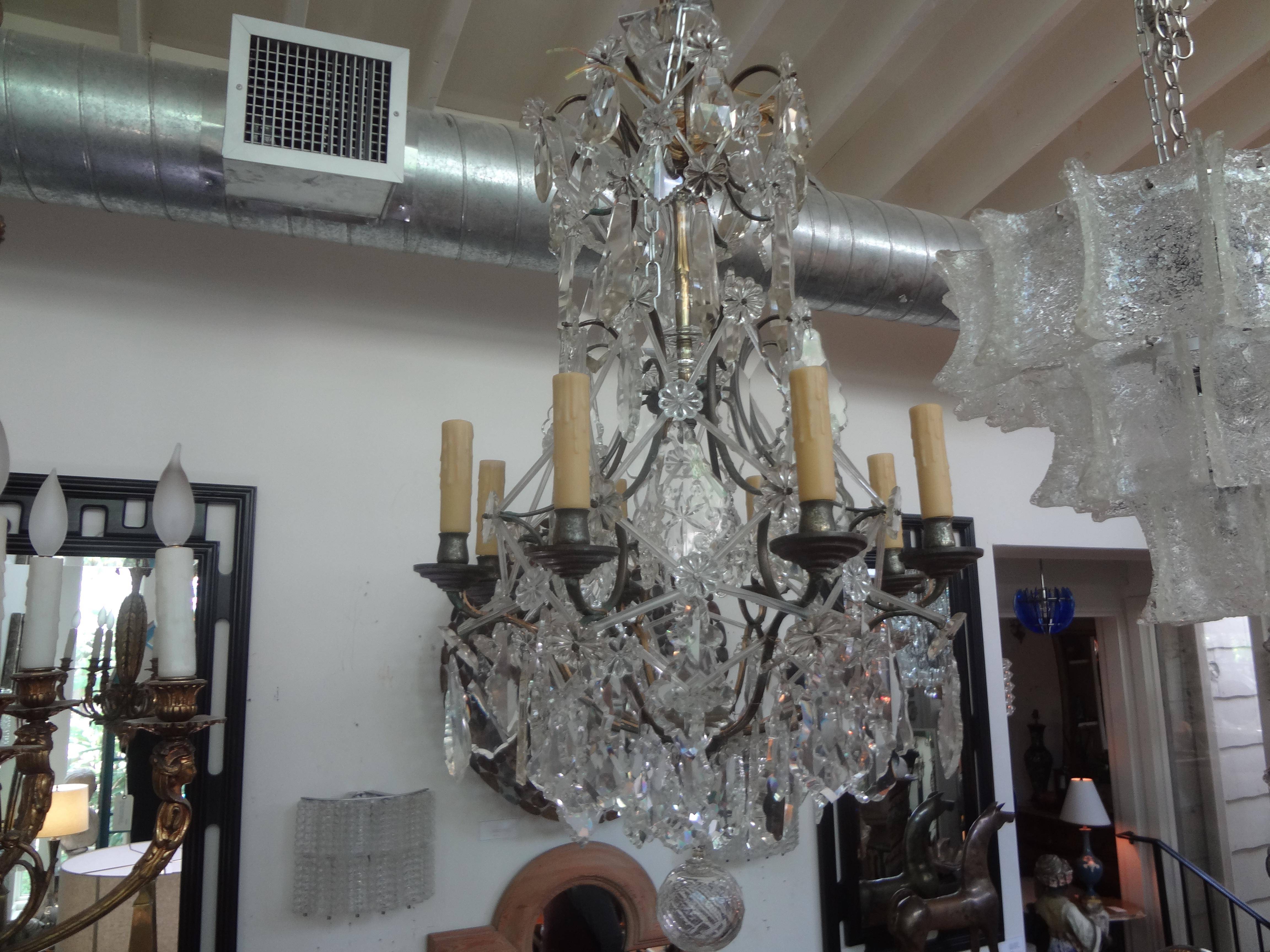 Lampadario francese in cristallo e bronzo attribuito alla Maison Baguès in vendita 8