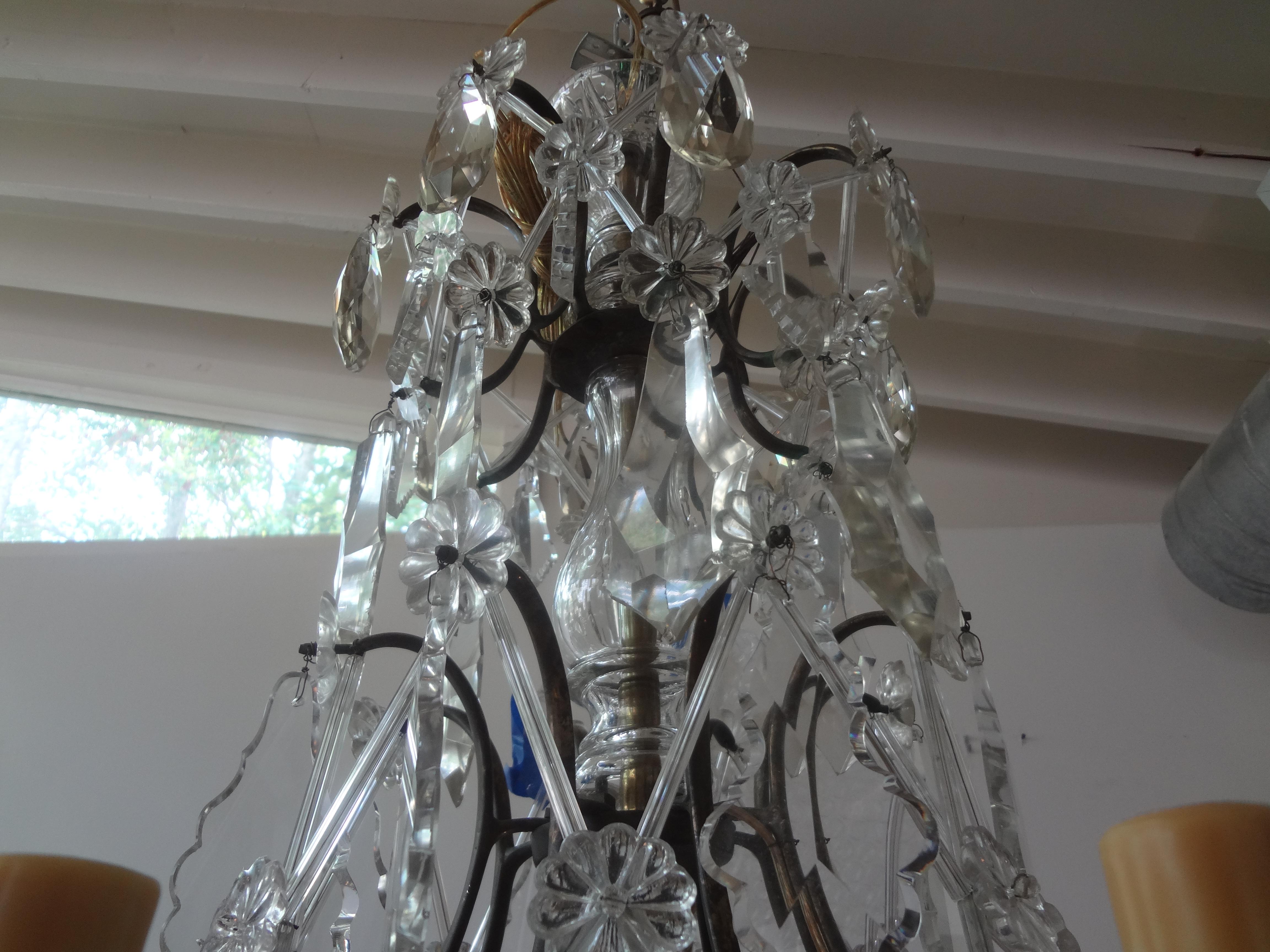 Early 20th Century French Crystal and Bronze Chandelier Attributed to Maison Baguès For Sale