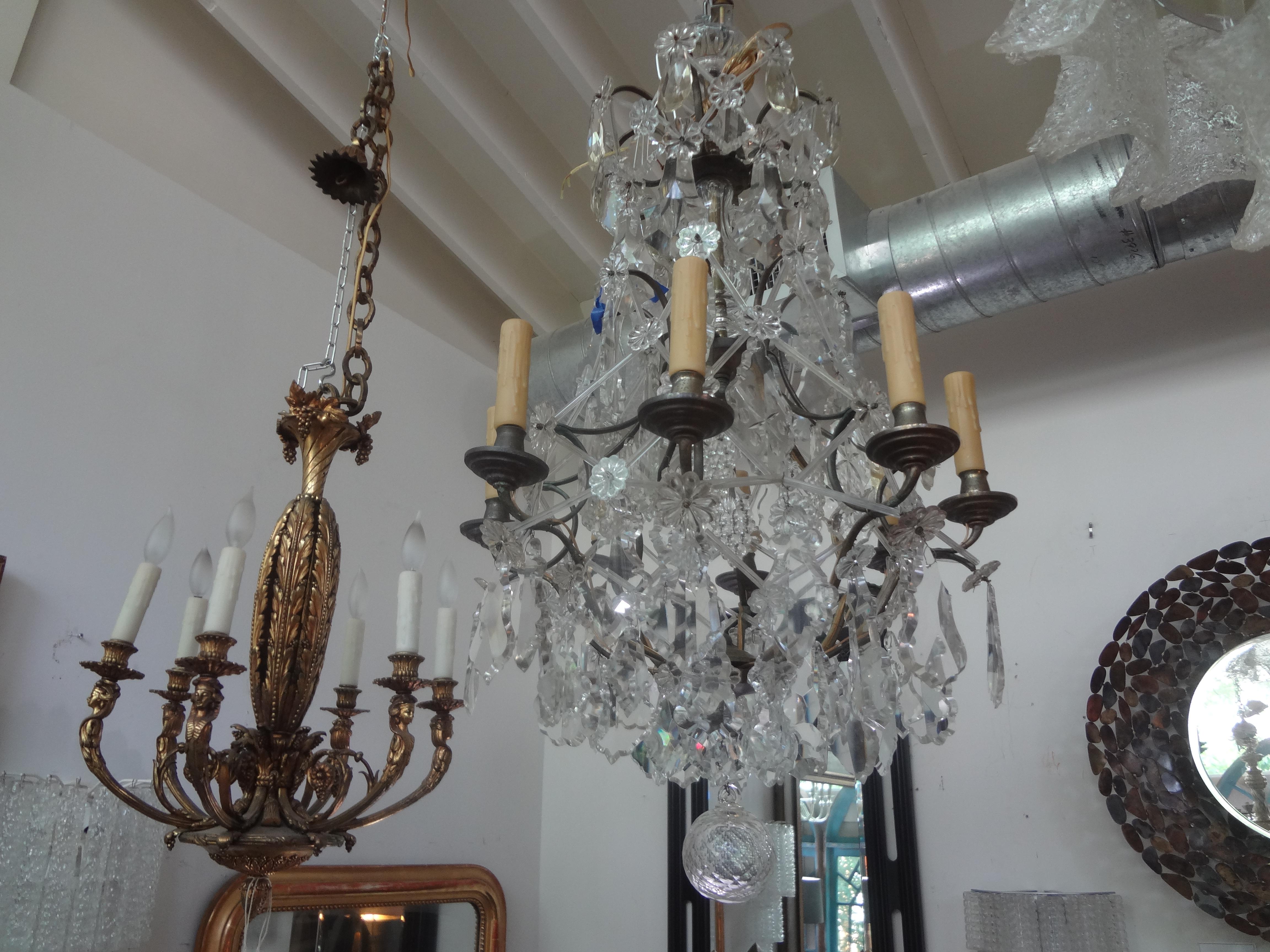 French Crystal and Bronze Chandelier Attributed to Maison Baguès For Sale 3