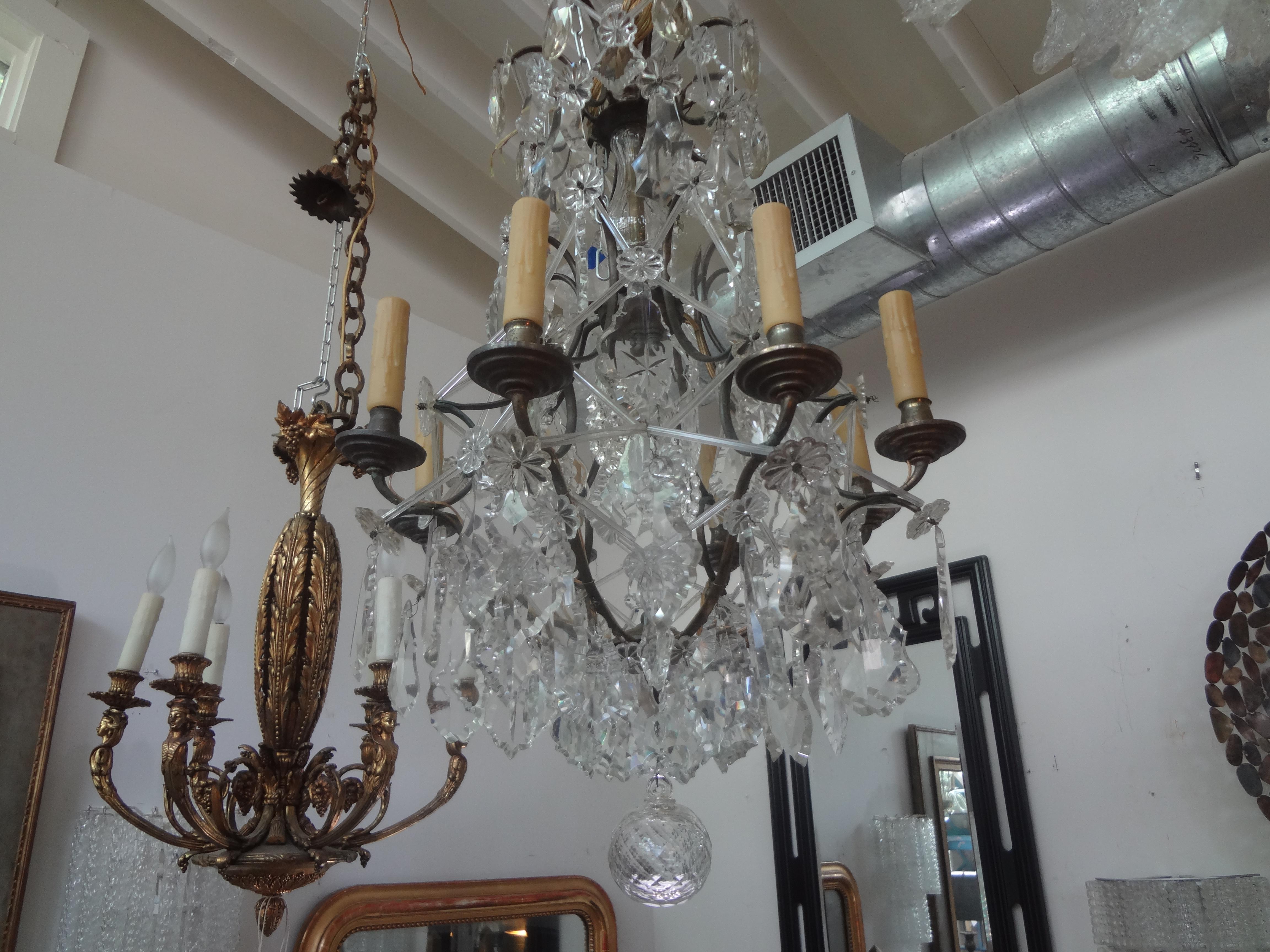 French Crystal and Bronze Chandelier Attributed to Maison Baguès For Sale 4