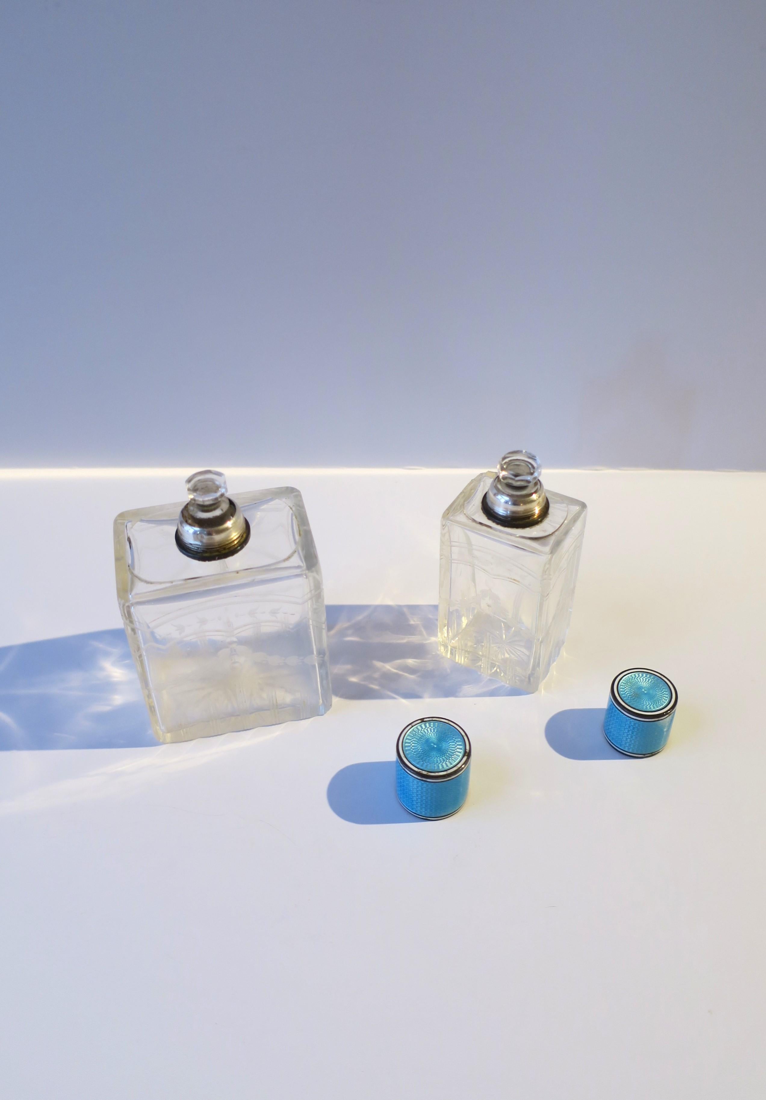 Französische Schminkflaschen aus Kristall und Sterlingsilber mit Guilloche-Emaille, Paar/Set im Angebot 3