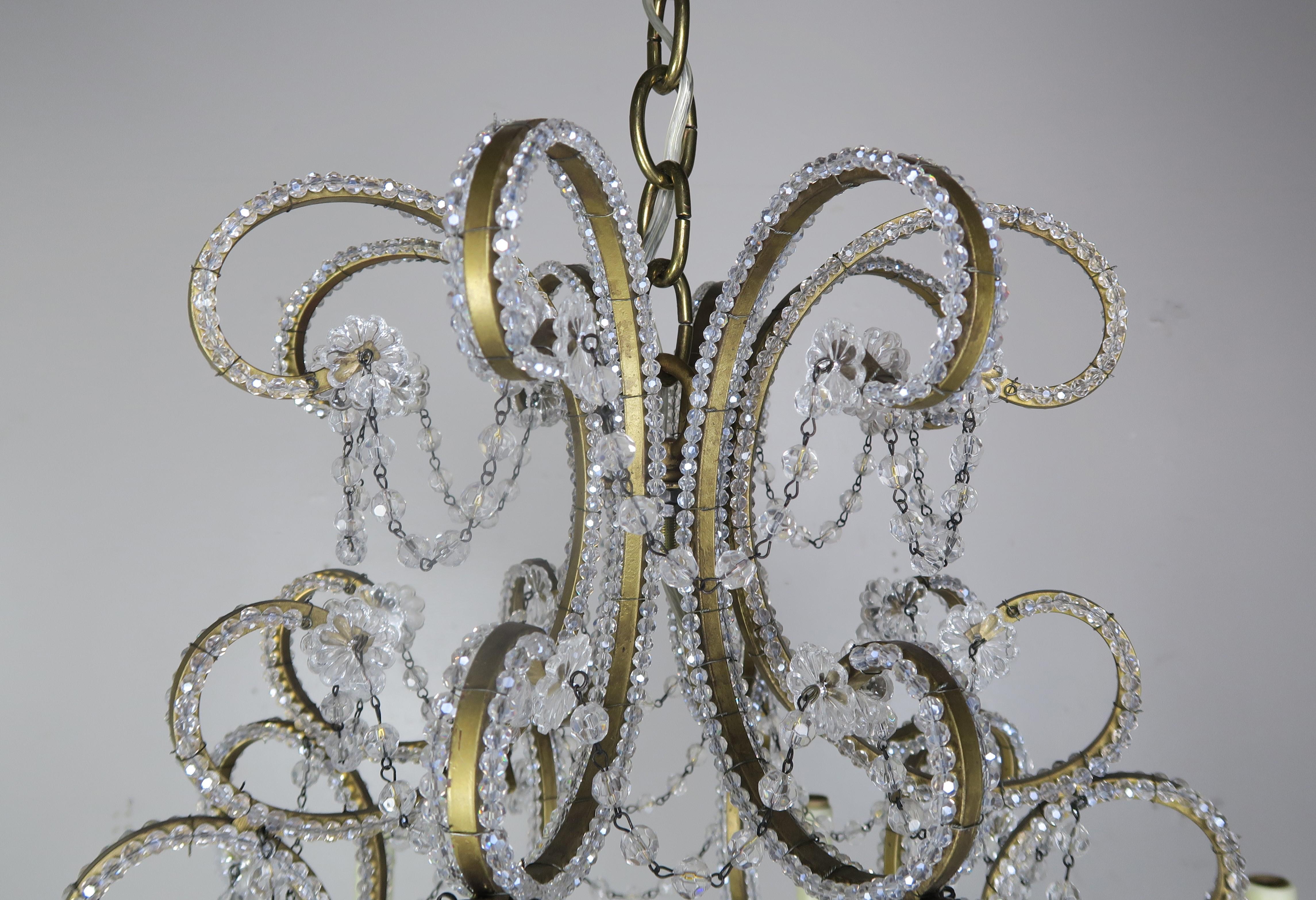 Rococo Lustre à 8 bras en cristal français perlé, XXe siècle