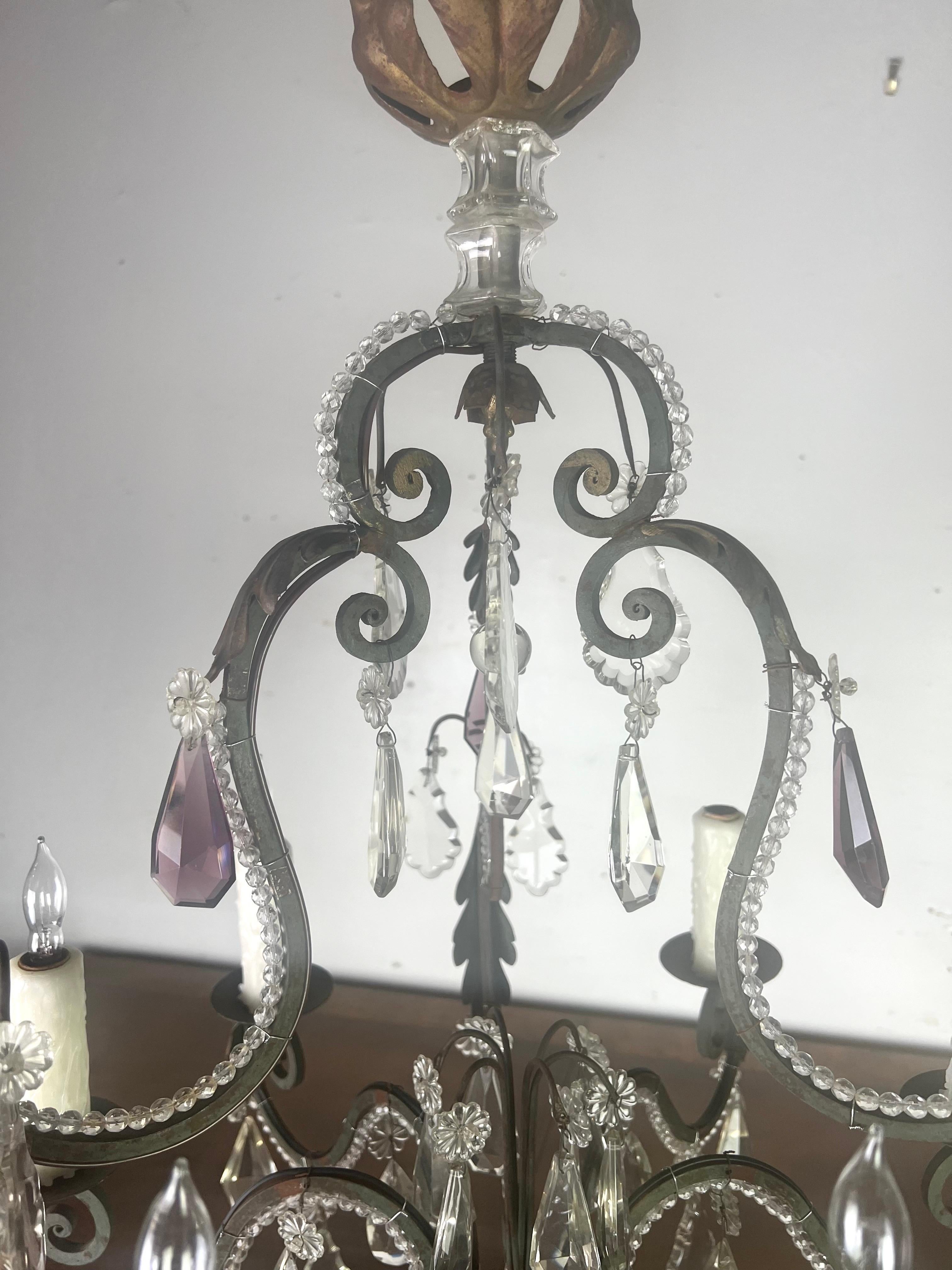 Ferro Lampadario di cristallo francese con perline C.I.C. in vendita