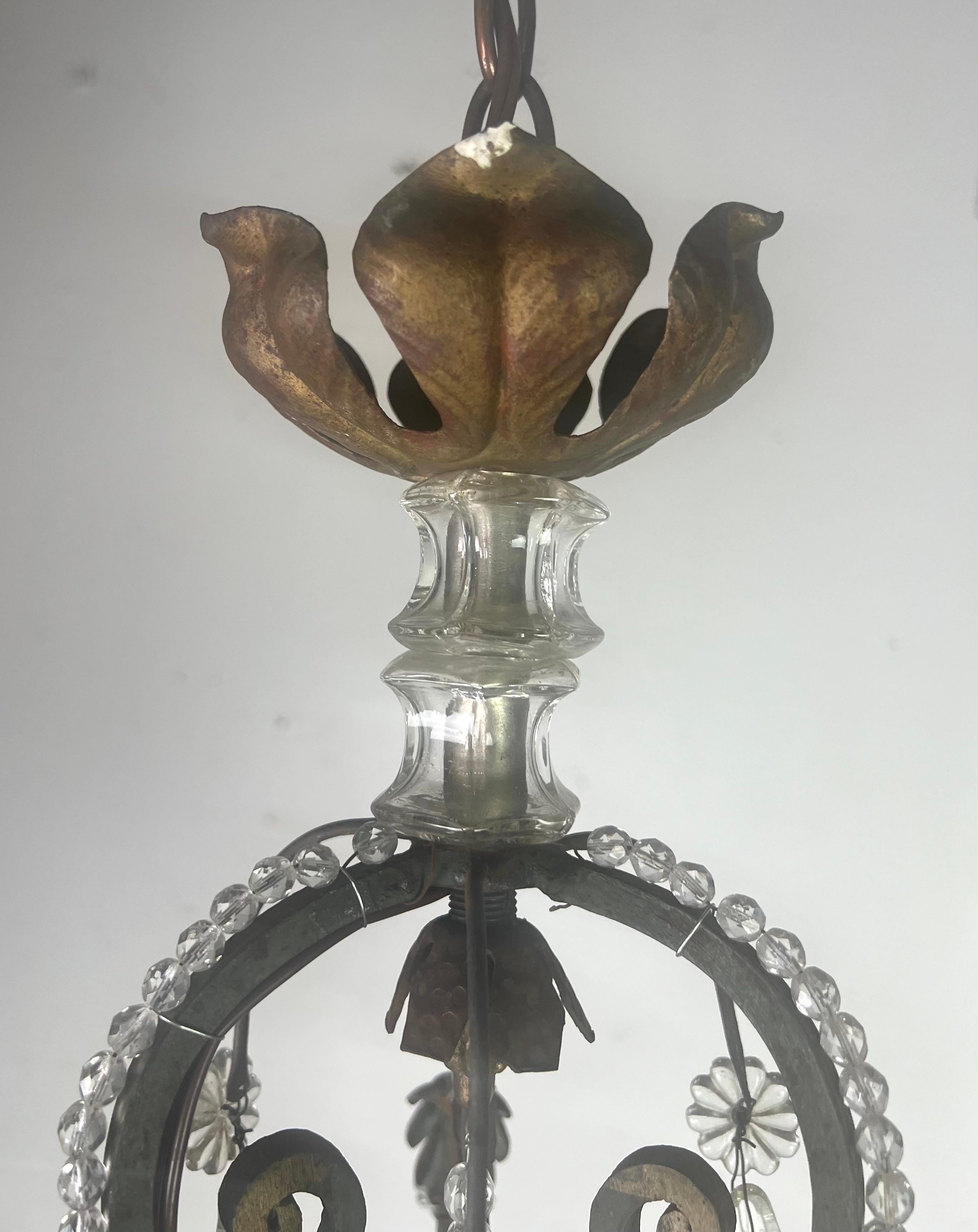 Lampadario di cristallo francese con perline C.I.C. in vendita 1
