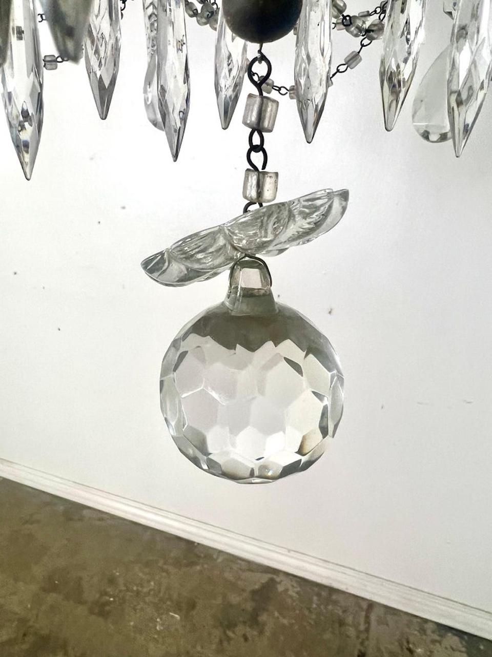 Lampadario francese in cristallo e perline A.I.C. 1930 in vendita 3