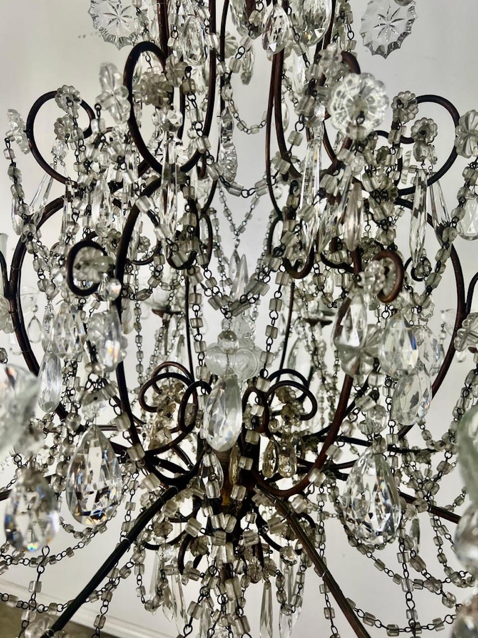 Lampadario francese in cristallo e perline A.I.C. 1930 in vendita 6
