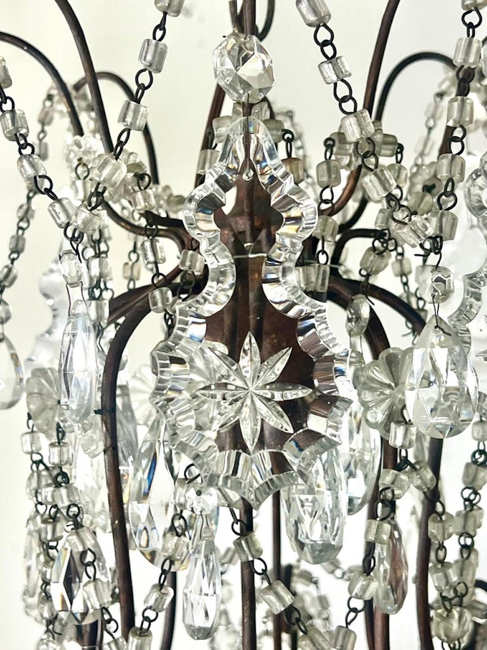 Lampadario francese in cristallo e perline A.I.C. 1930 in vendita 7
