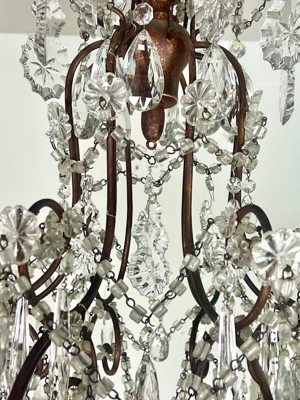 Lampadario francese in cristallo e perline A.I.C. 1930 In condizioni buone in vendita a Los Angeles, CA
