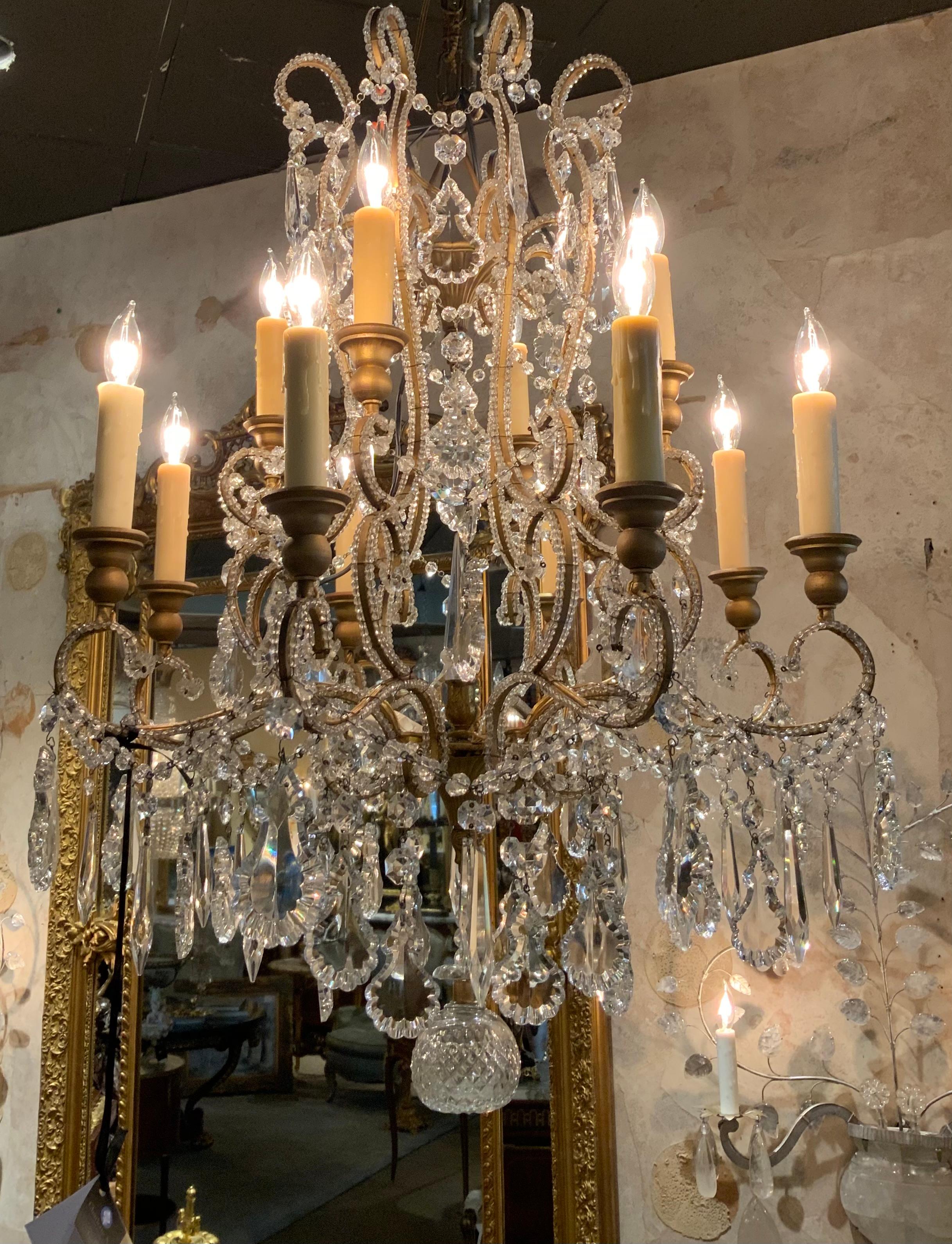 Francese Lampadario con perline in cristallo francese a dodici luci in vendita