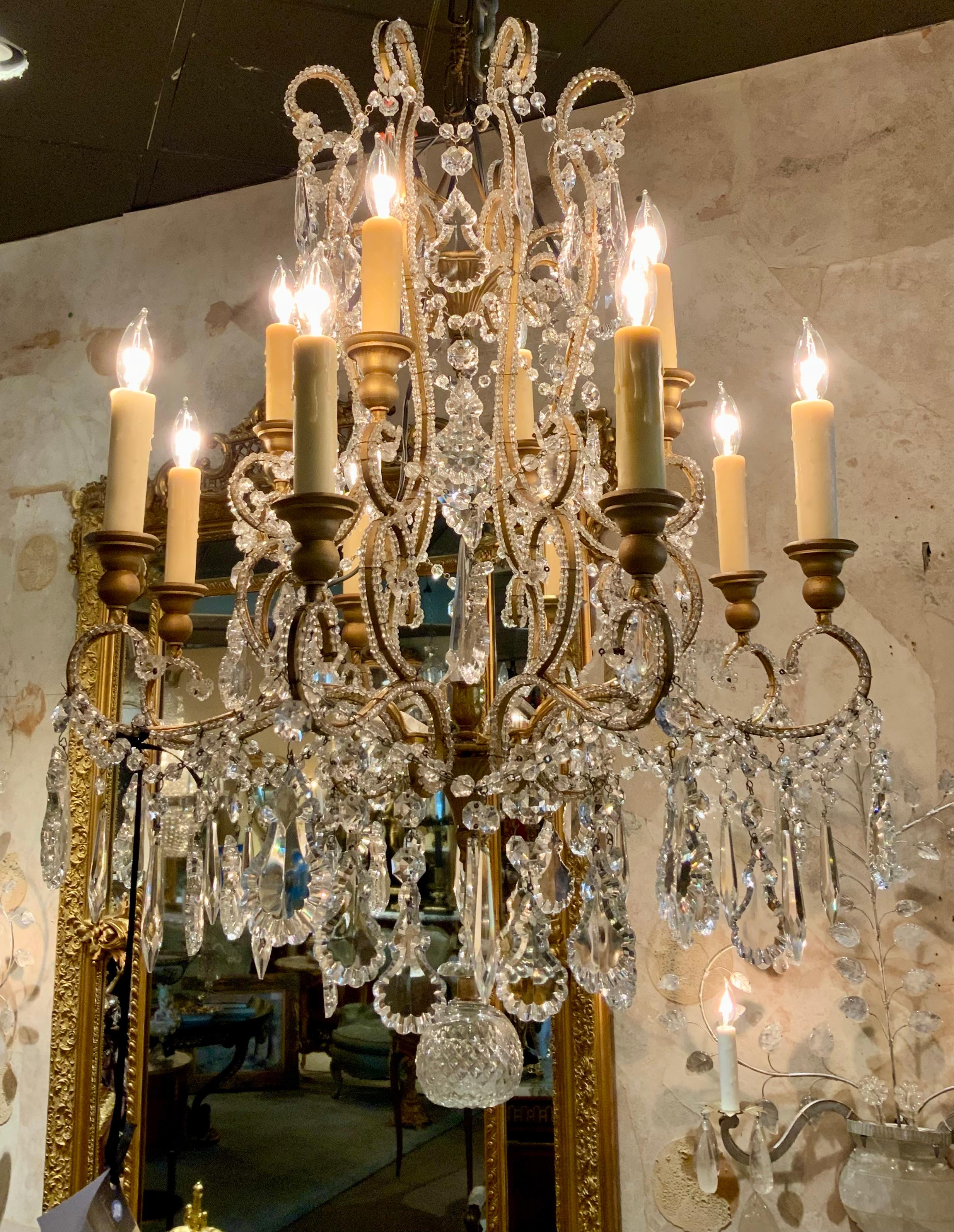 Lampadario con perline in cristallo francese a dodici luci In condizioni ottime in vendita a Houston, TX