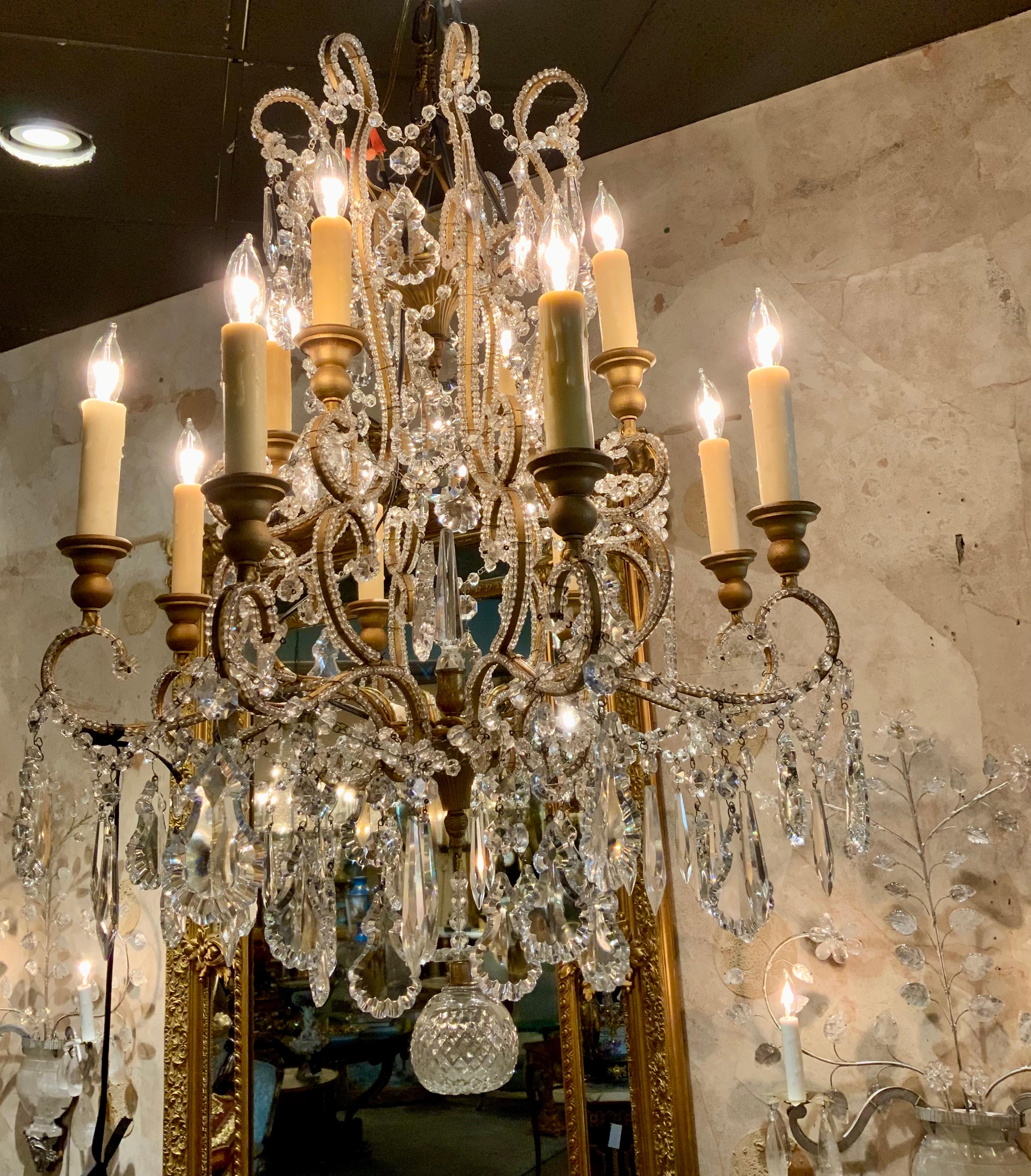 Lampadario con perline in cristallo francese a dodici luci in vendita 1