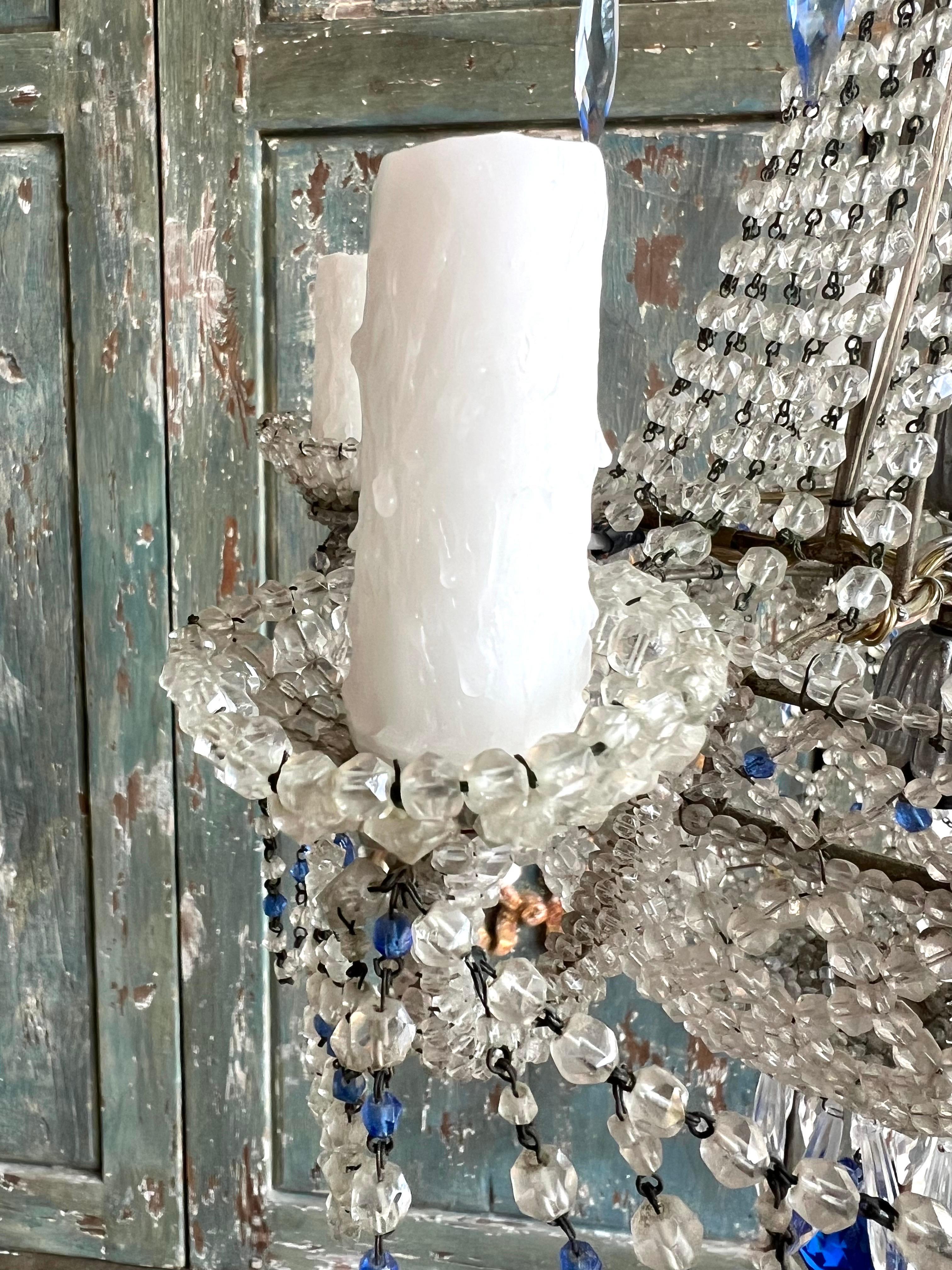 Lampadario francese in cristallo con perline A.I.C. 1930 In condizioni buone in vendita a Los Angeles, CA