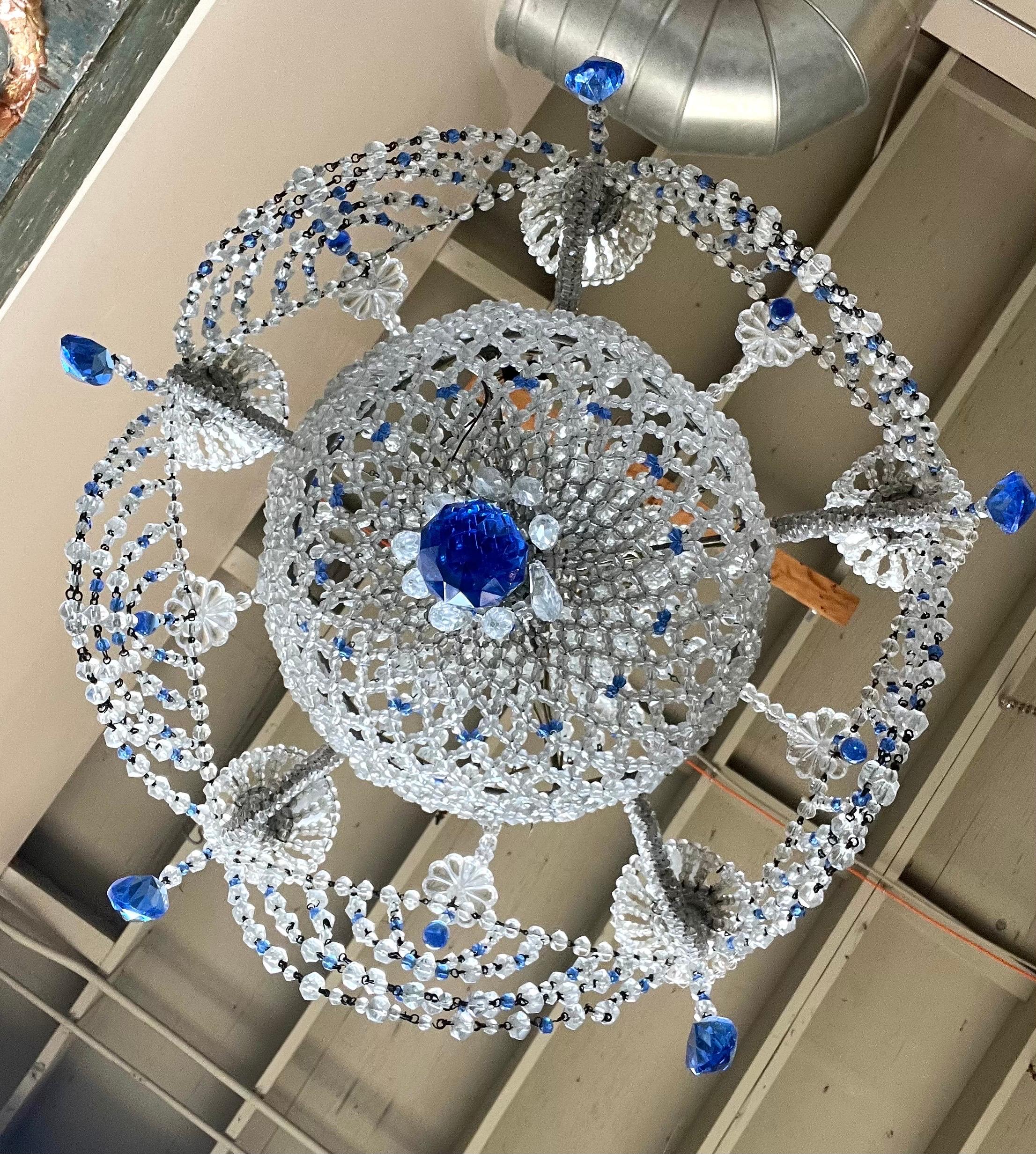 Lampadario francese in cristallo con perline A.I.C. 1930 in vendita 1