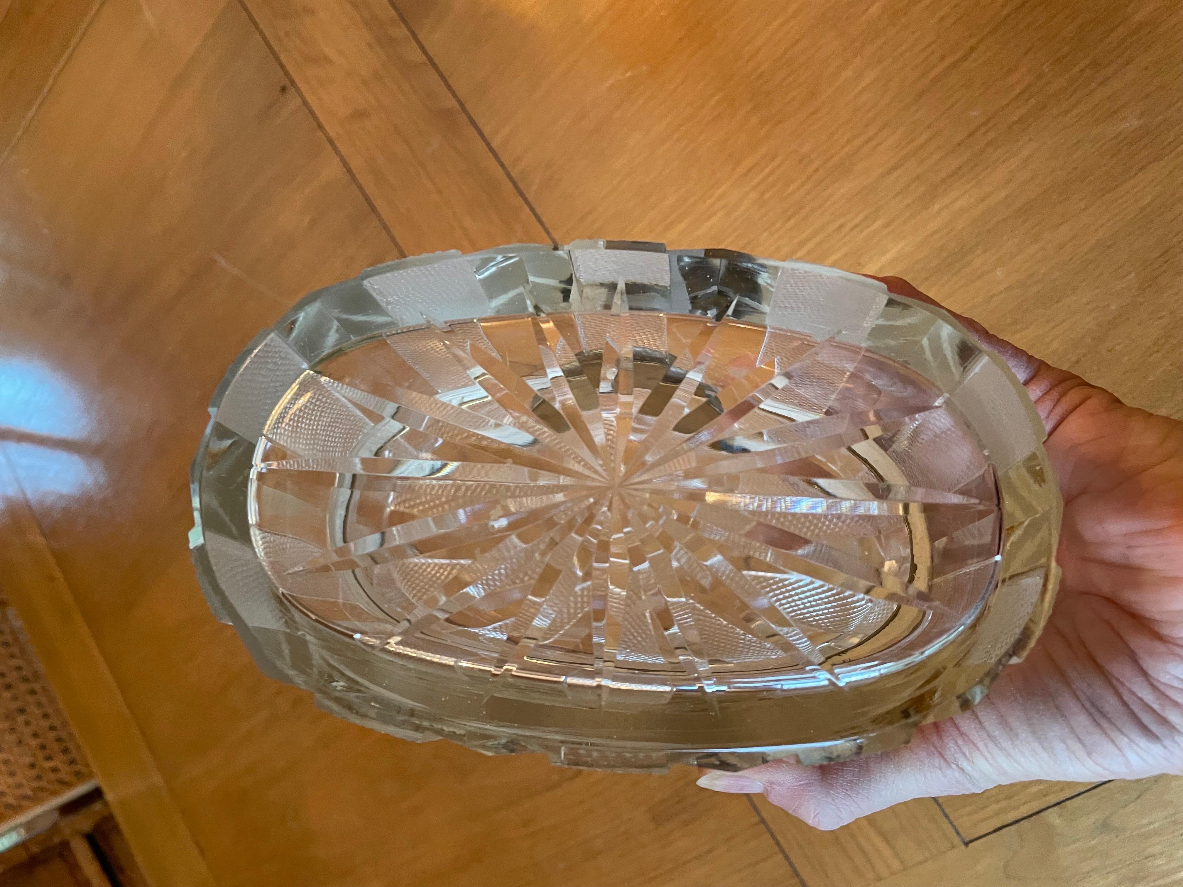 Schatulle aus französischem Kristall  (Mitte des 20. Jahrhunderts) im Angebot