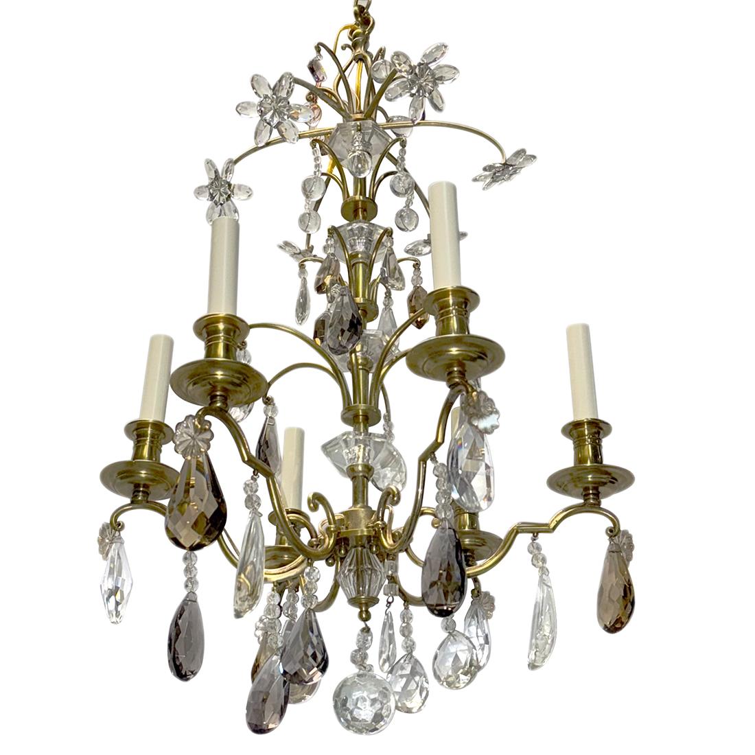 Lampadario in cristallo francese in bronzo dorato del 1920 circa con 6 luci a candelabro.

Misure:
Caduta: 31
