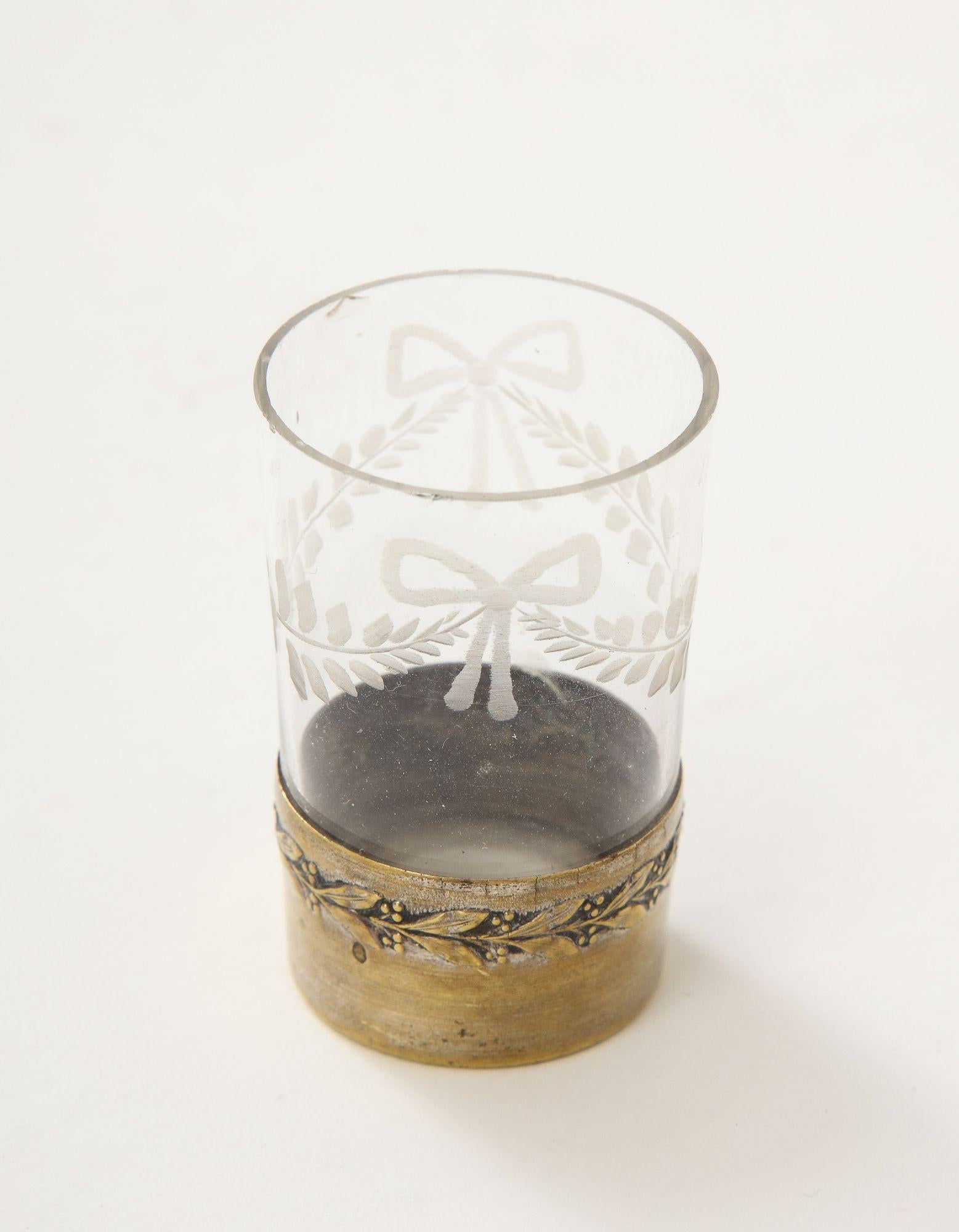 Französisches Likör-Set und Gläser aus geätztem Kristall (Art déco) im Angebot