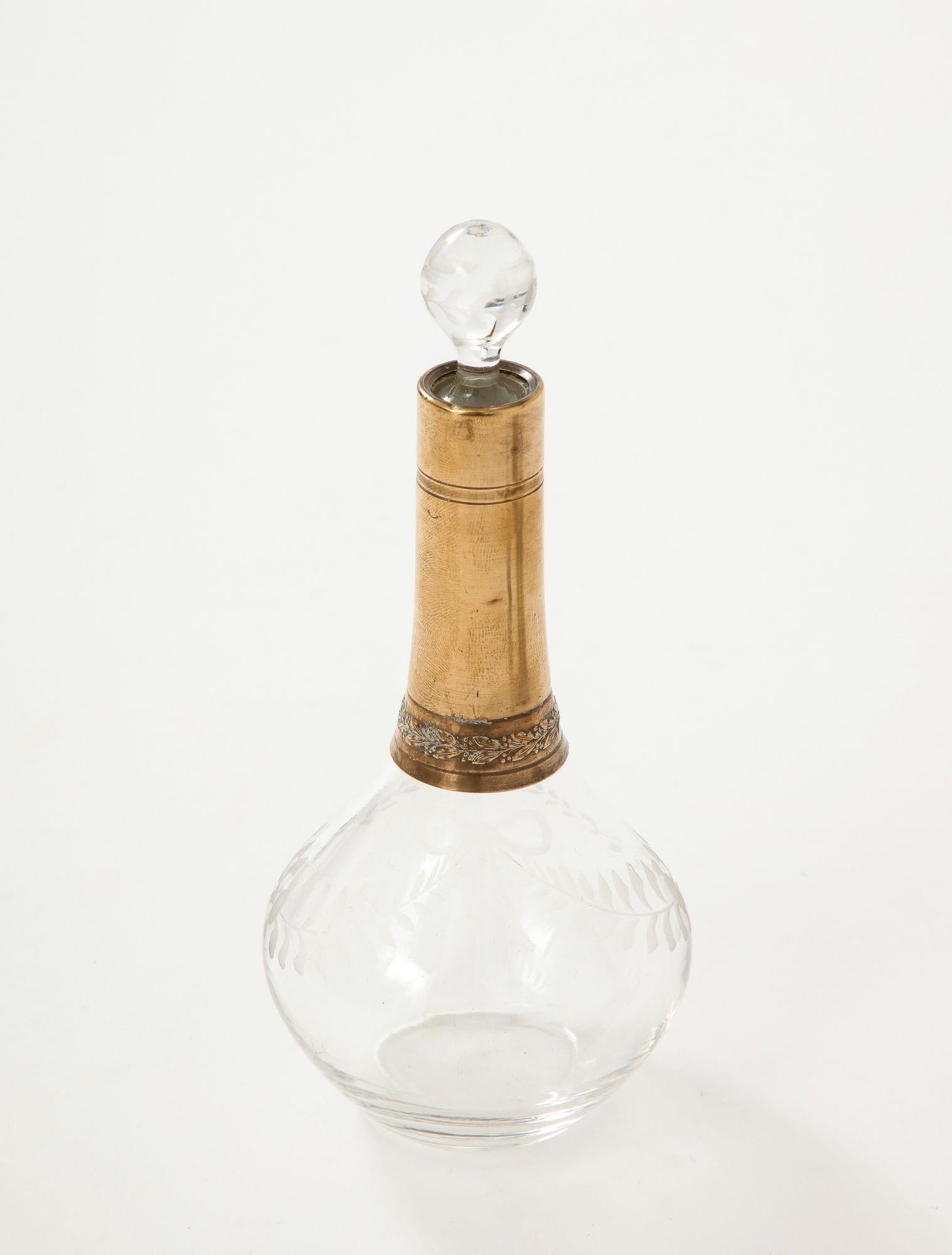 Milieu du XXe siècle Service à liqueur et verres en cristal français gravé en vente
