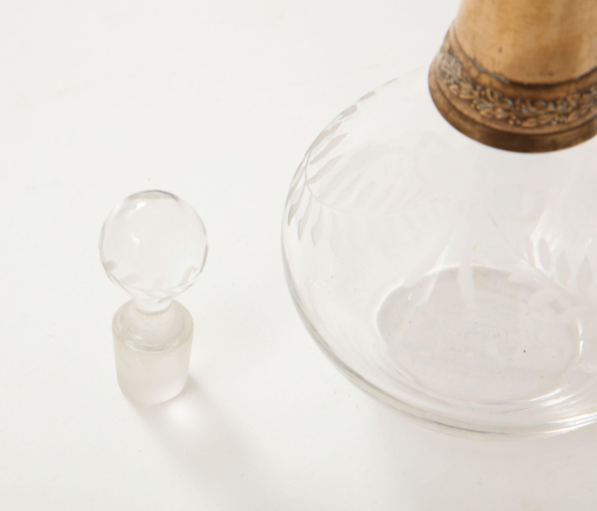 Service à liqueur et verres en cristal français gravé en vente 2