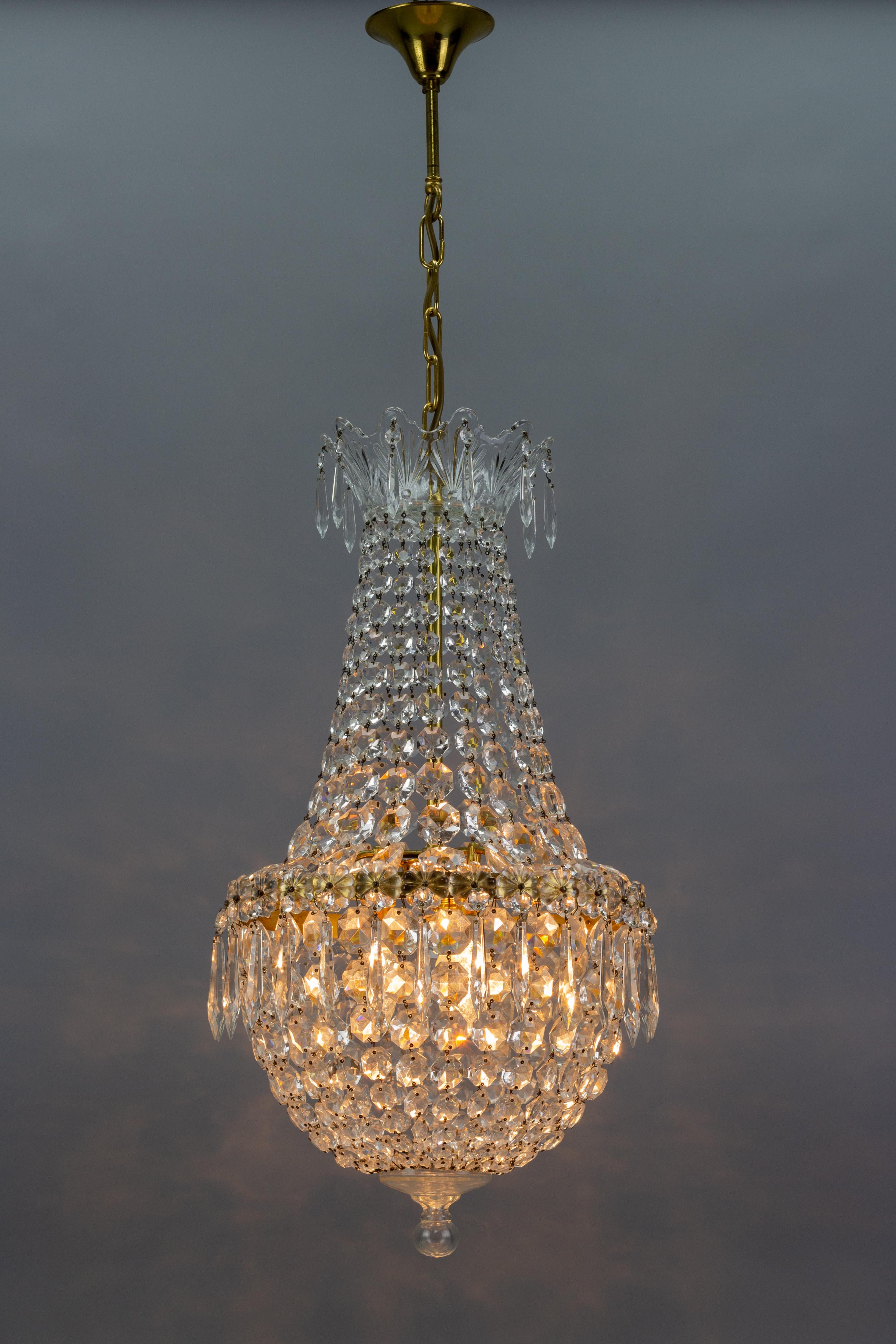 French Crystal Glass and Brass Three-Light Basket Chandelier In Good Condition In Barntrup, DE