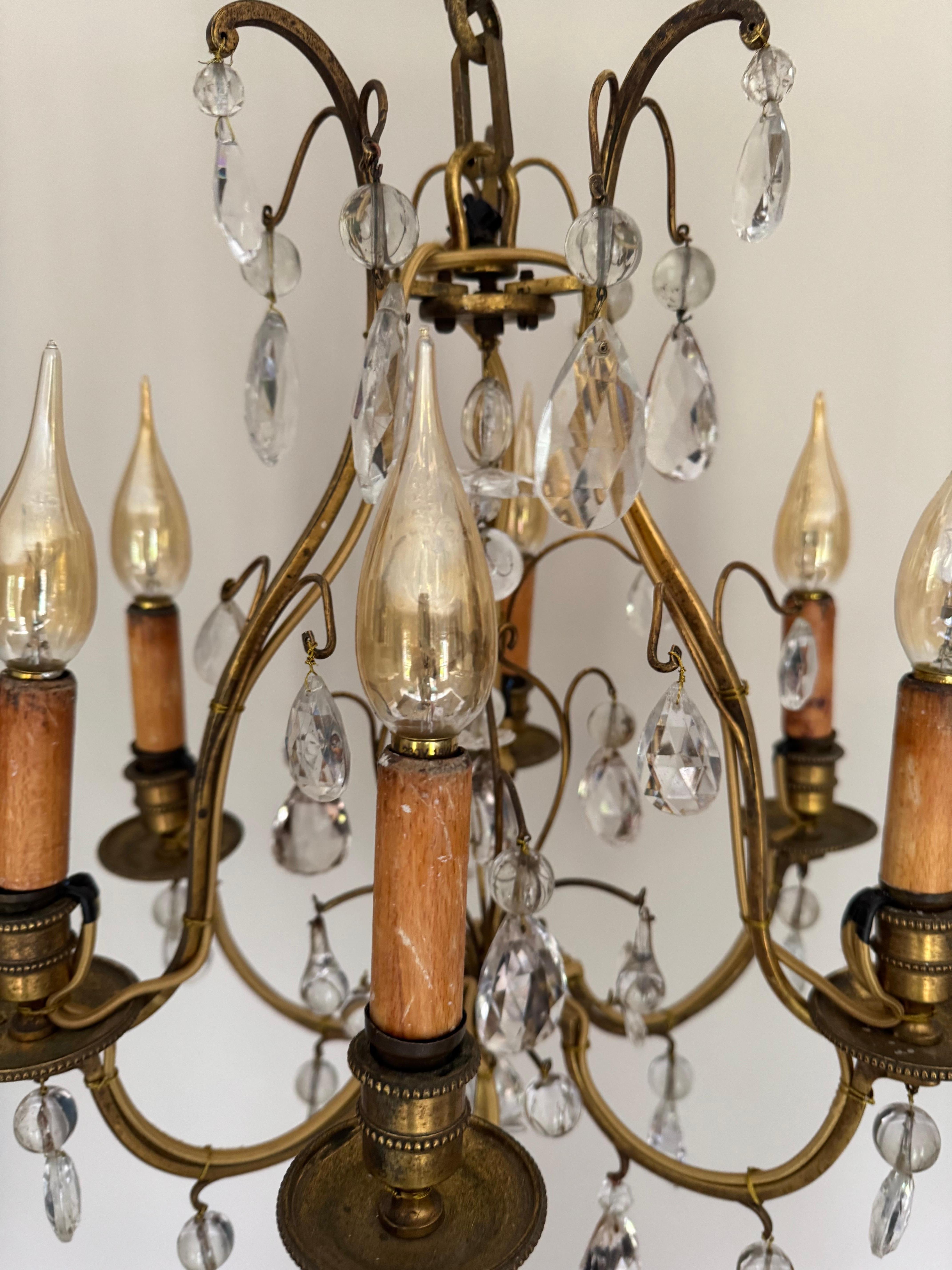 Dorato Cristallo francese  lampadario a 6 bracci in vetro e metallo dorato in vendita