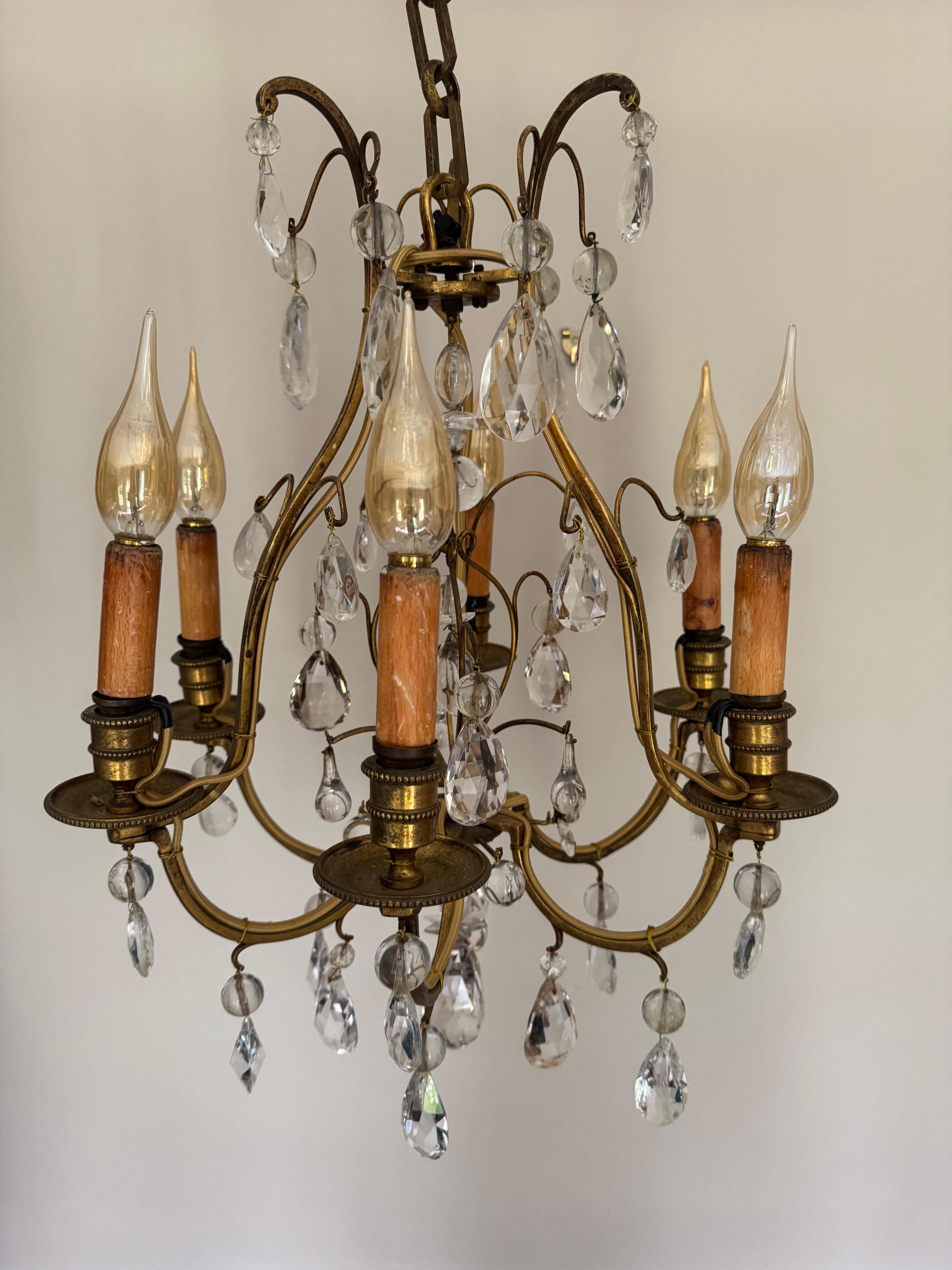 XX secolo Cristallo francese  lampadario a 6 bracci in vetro e metallo dorato in vendita