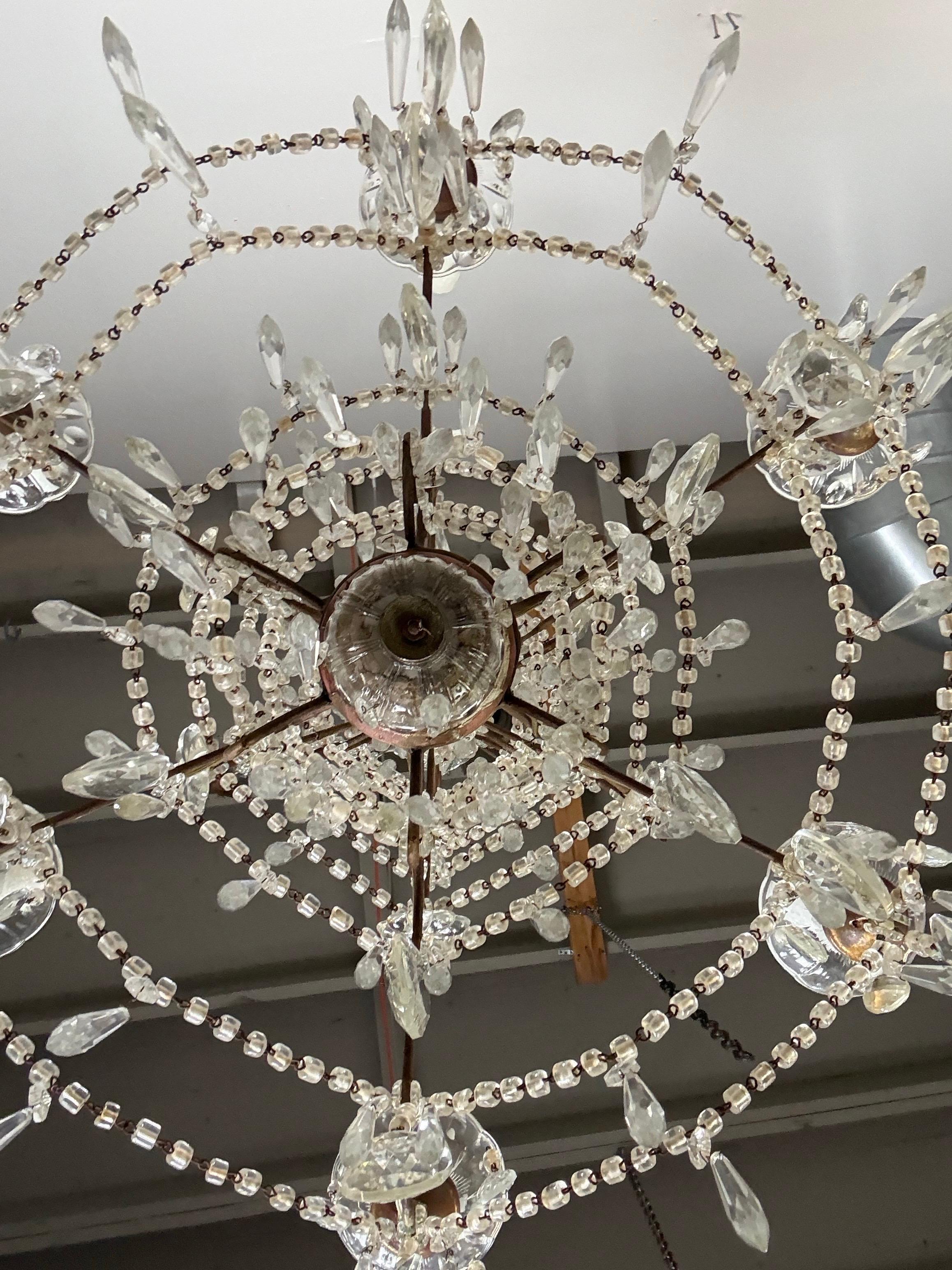 Metallo Lampadario di cristallo francese con perline a forma di maccheroni A.I.C. 1930 in vendita