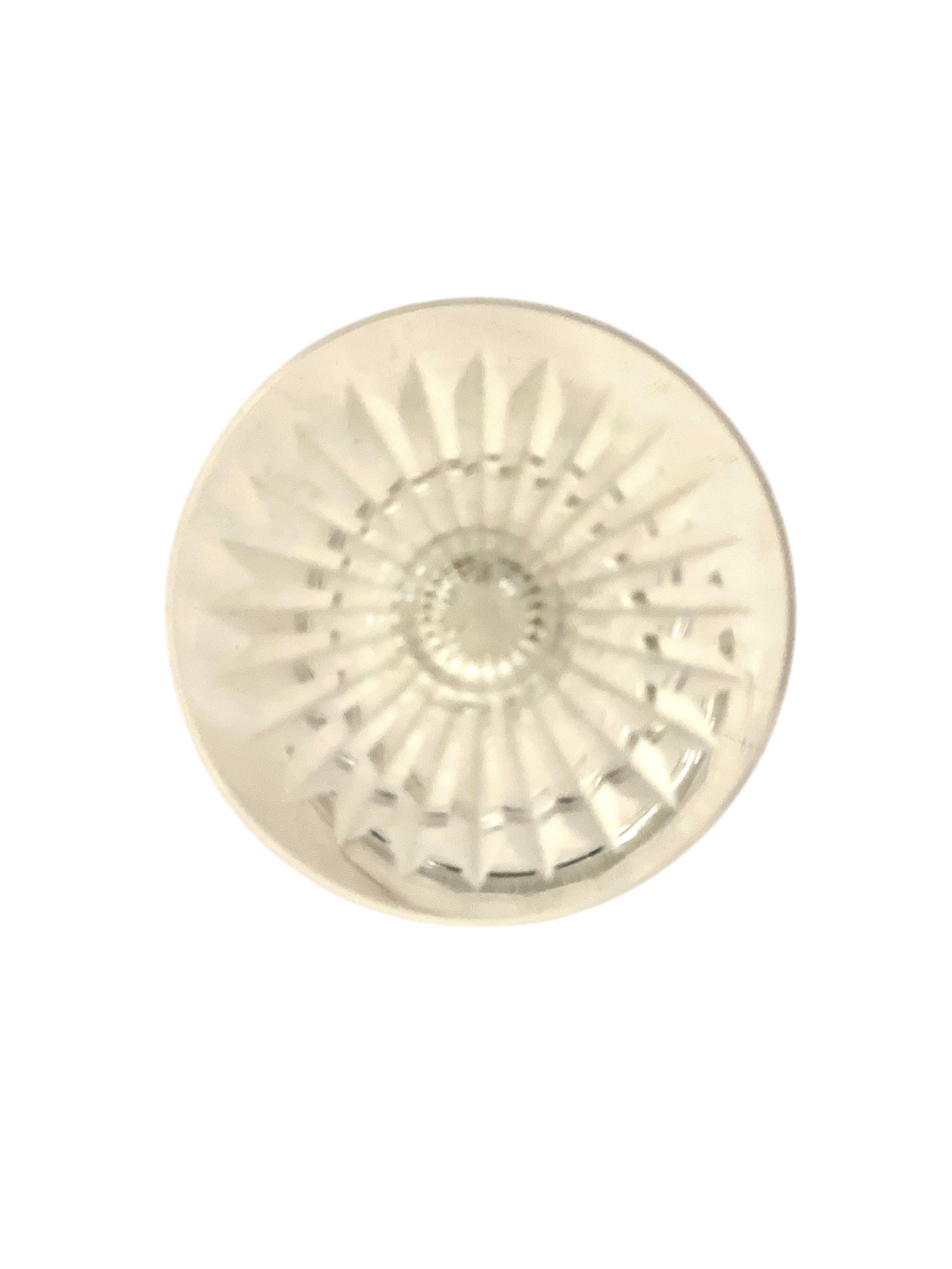 Ensemble de 18 verres et 4 carats de carafes en cristal français, 19ème siècle en vente 4