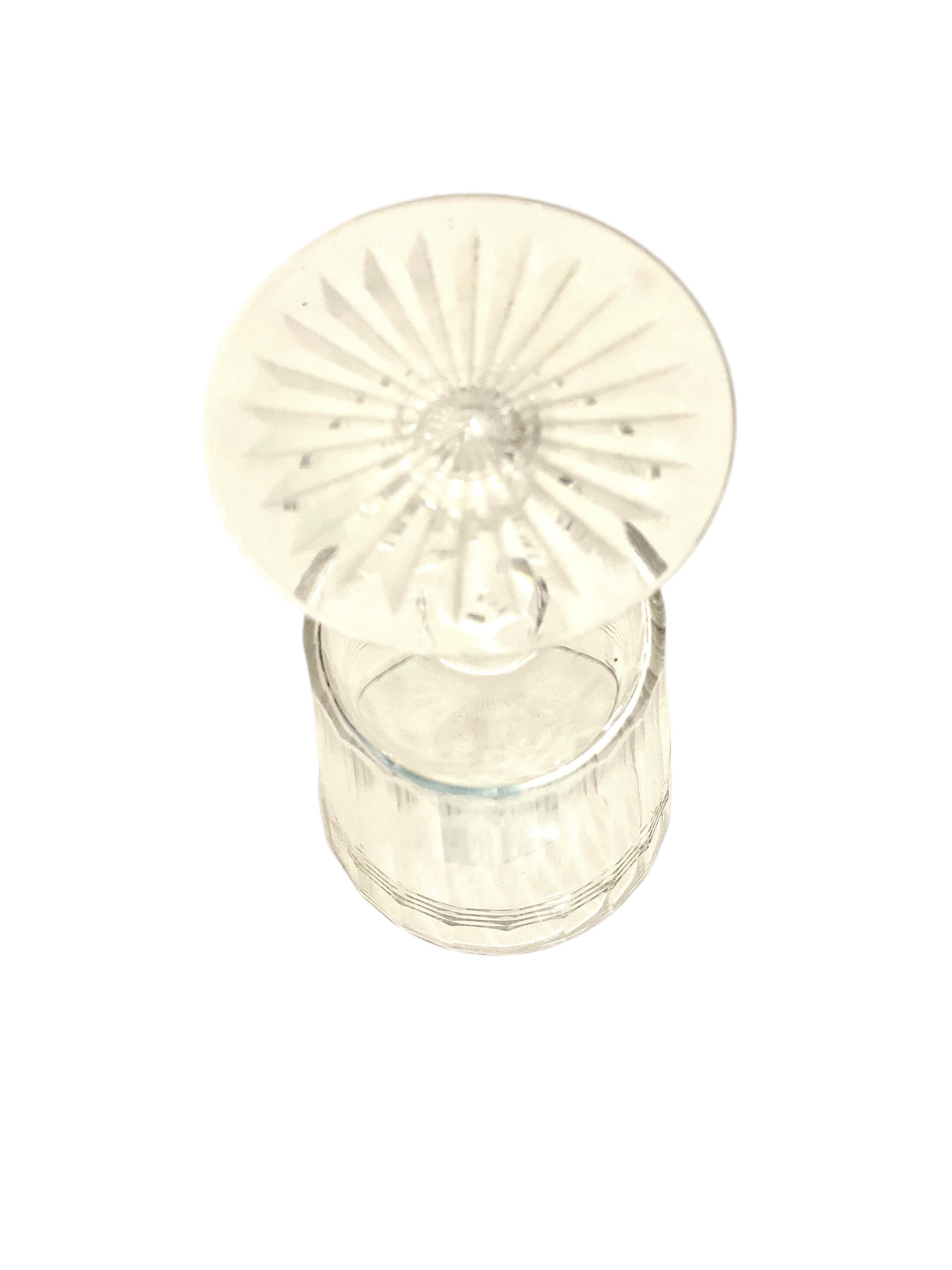 Ensemble de 18 verres et 4 carats de carafes en cristal français, 19ème siècle en vente 5