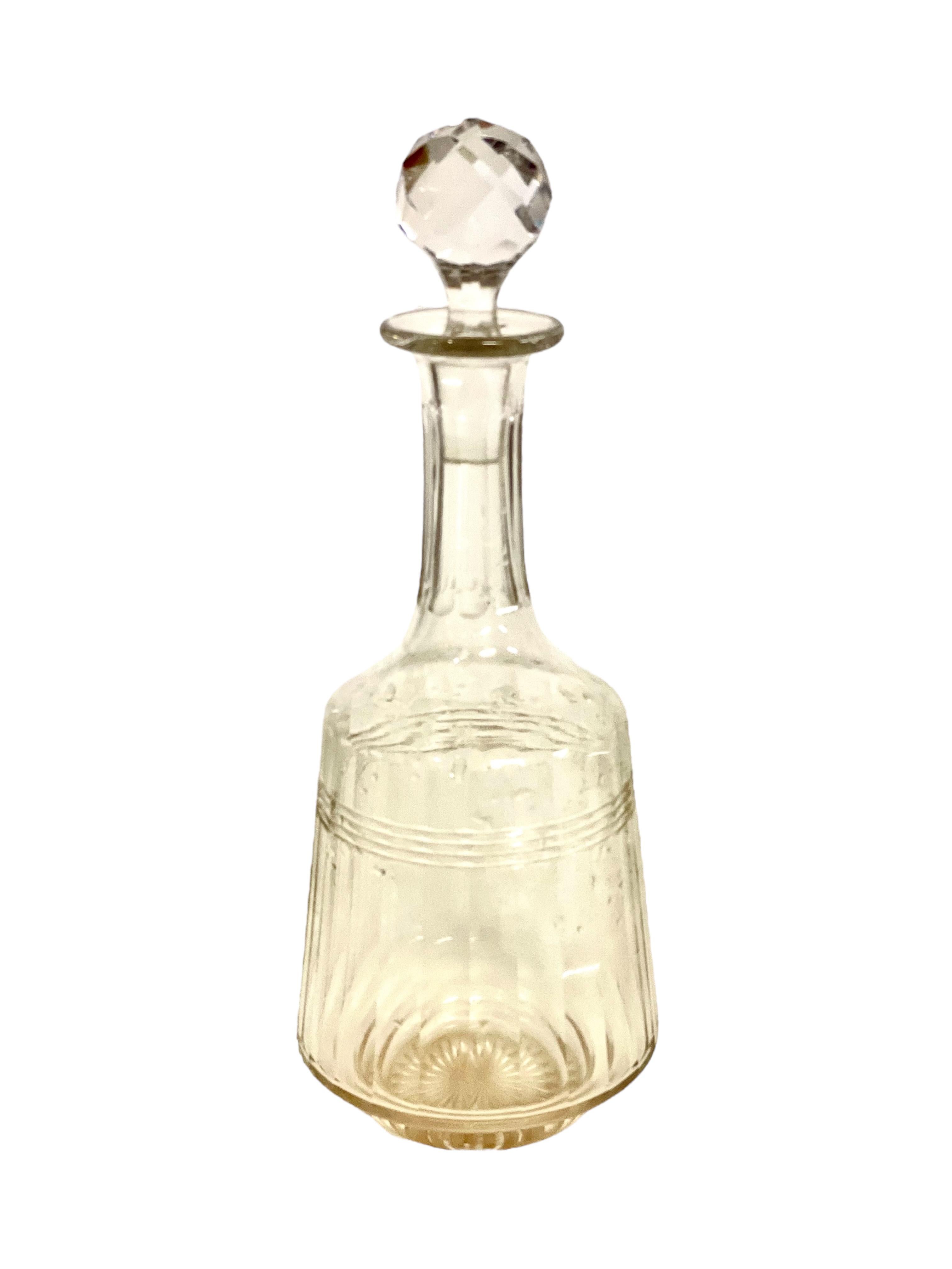 Ensemble de 18 verres et 4 carats de carafes en cristal français, 19ème siècle en vente 7